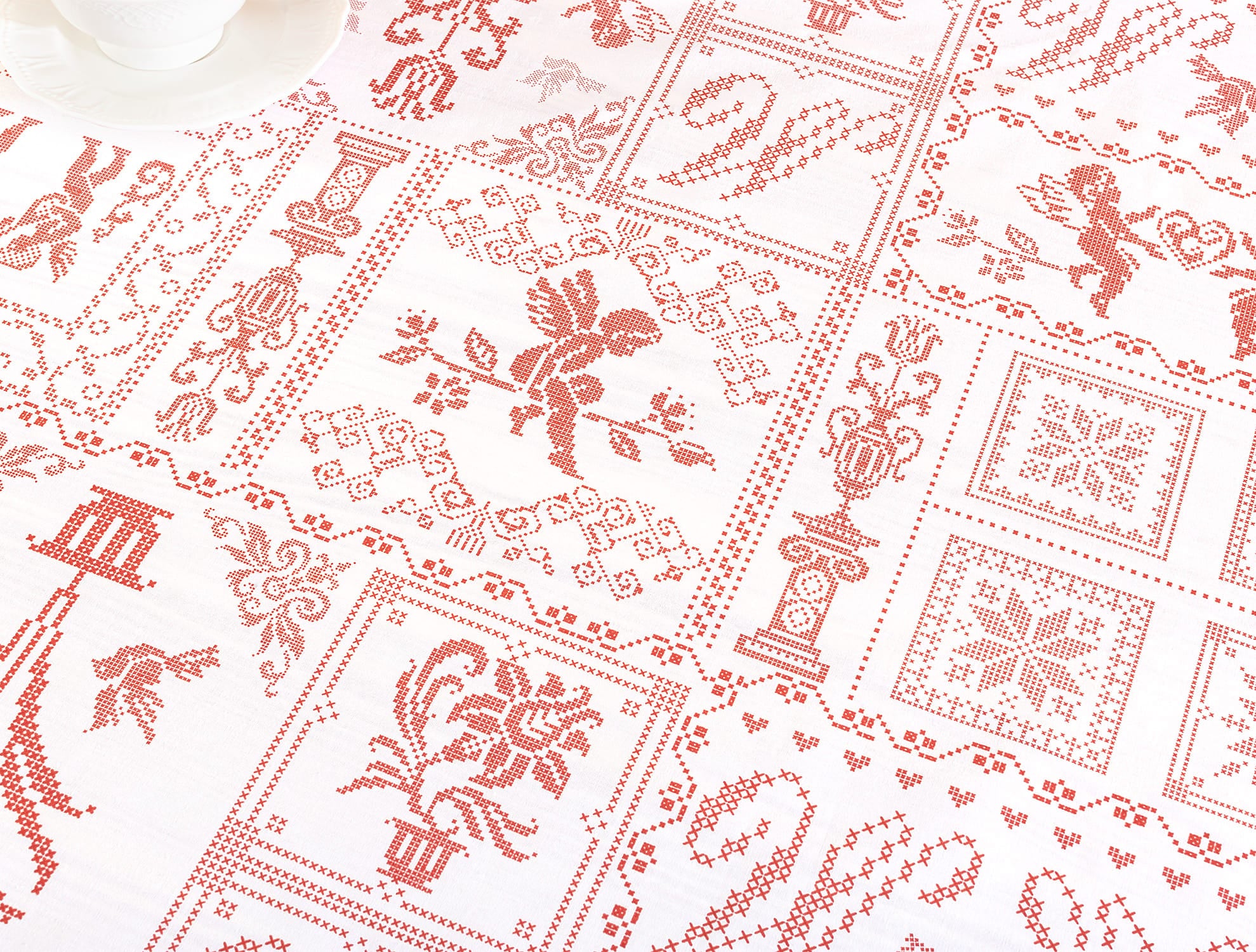 Durable Polycotton Tablecloth for Dining & Kitchen