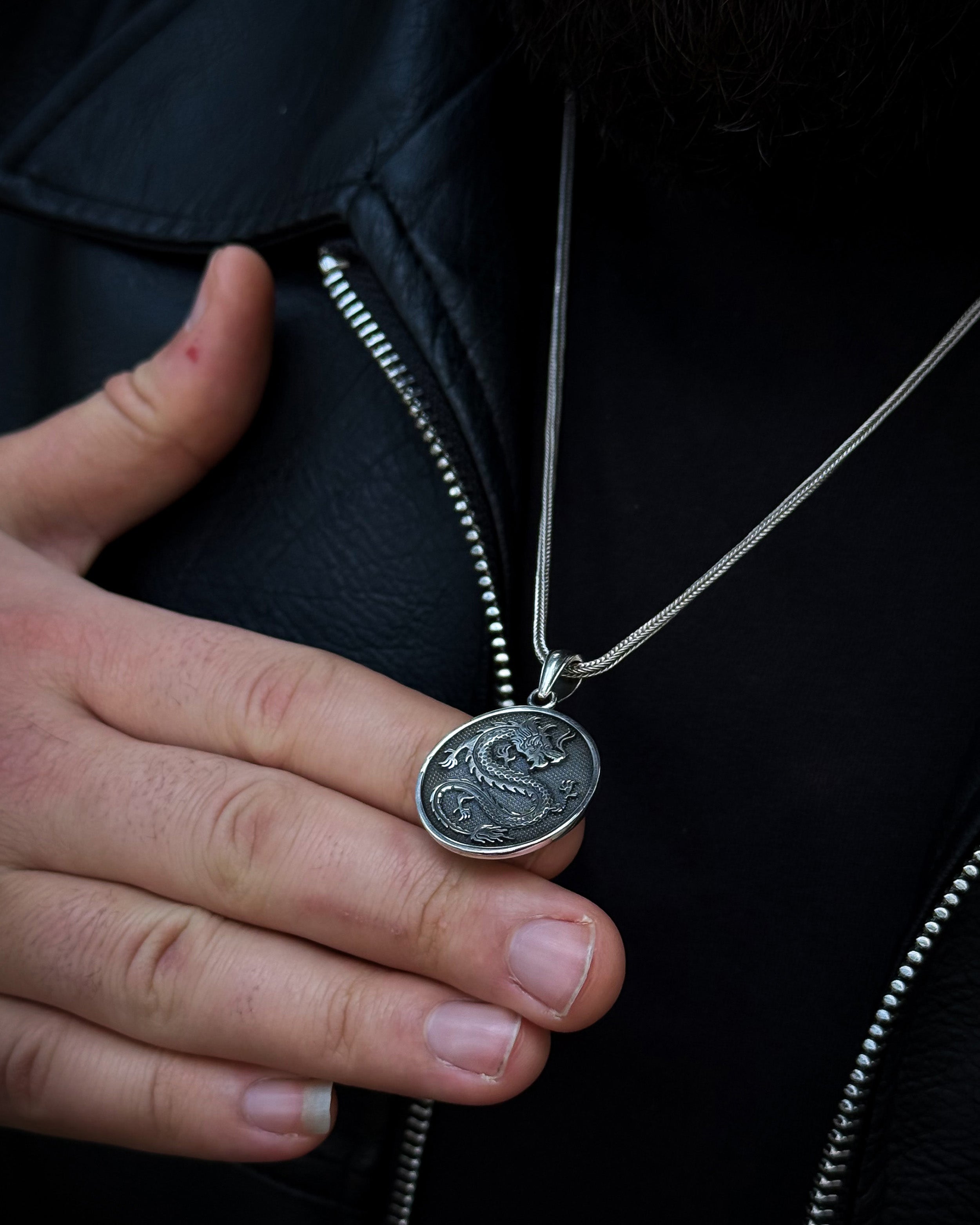 Collier Médaillon Dragon en Argent Sterling - Symbole de Pouvoir Mythique