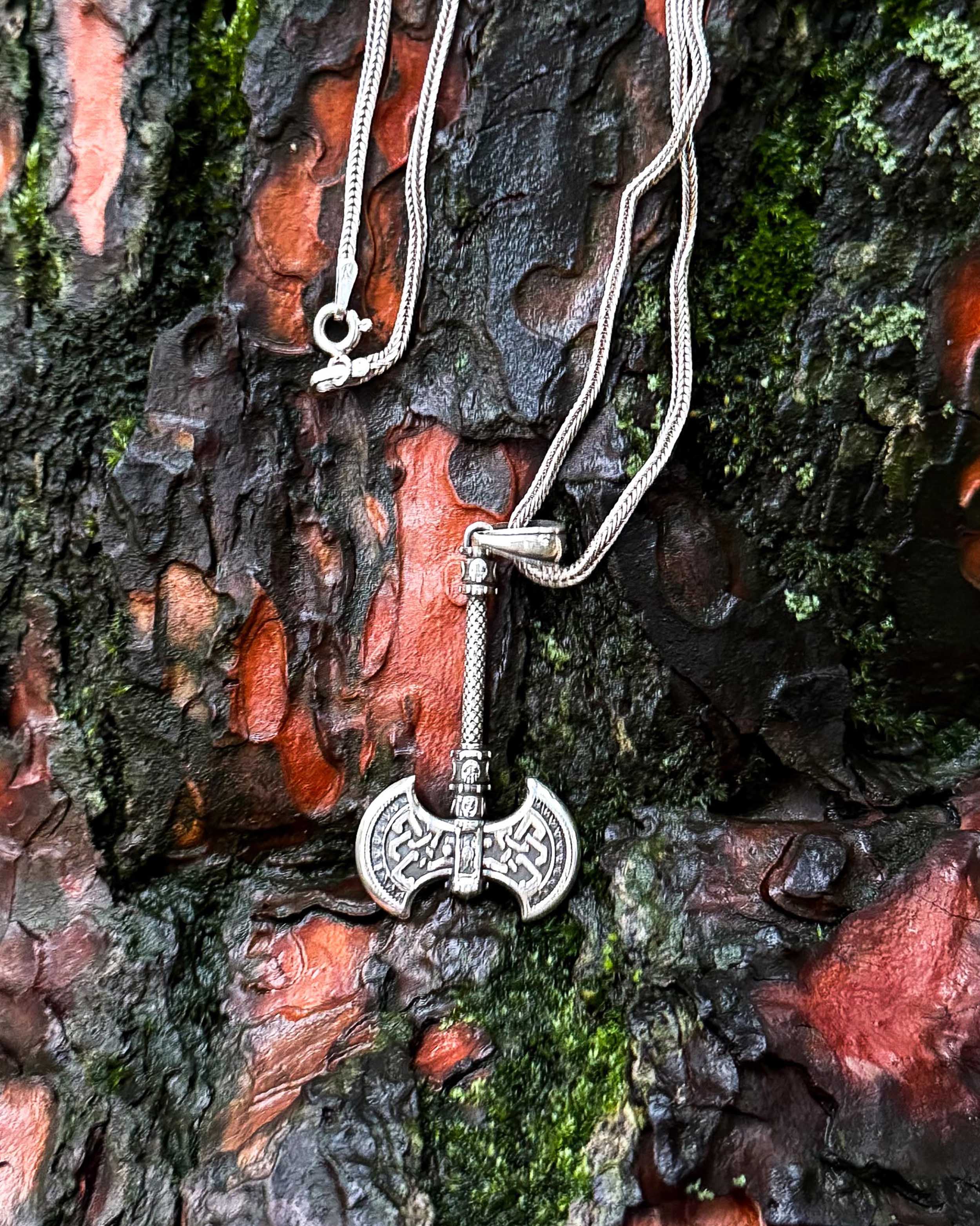 Anhänger-Halskette aus Sterlingsilber mit Axt – Design „Kriegergeist“