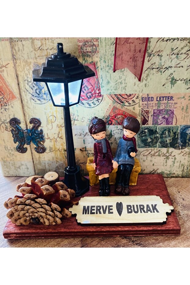 Romantic Couple Figurine with Light-Up Lamppost - Personalized Gift