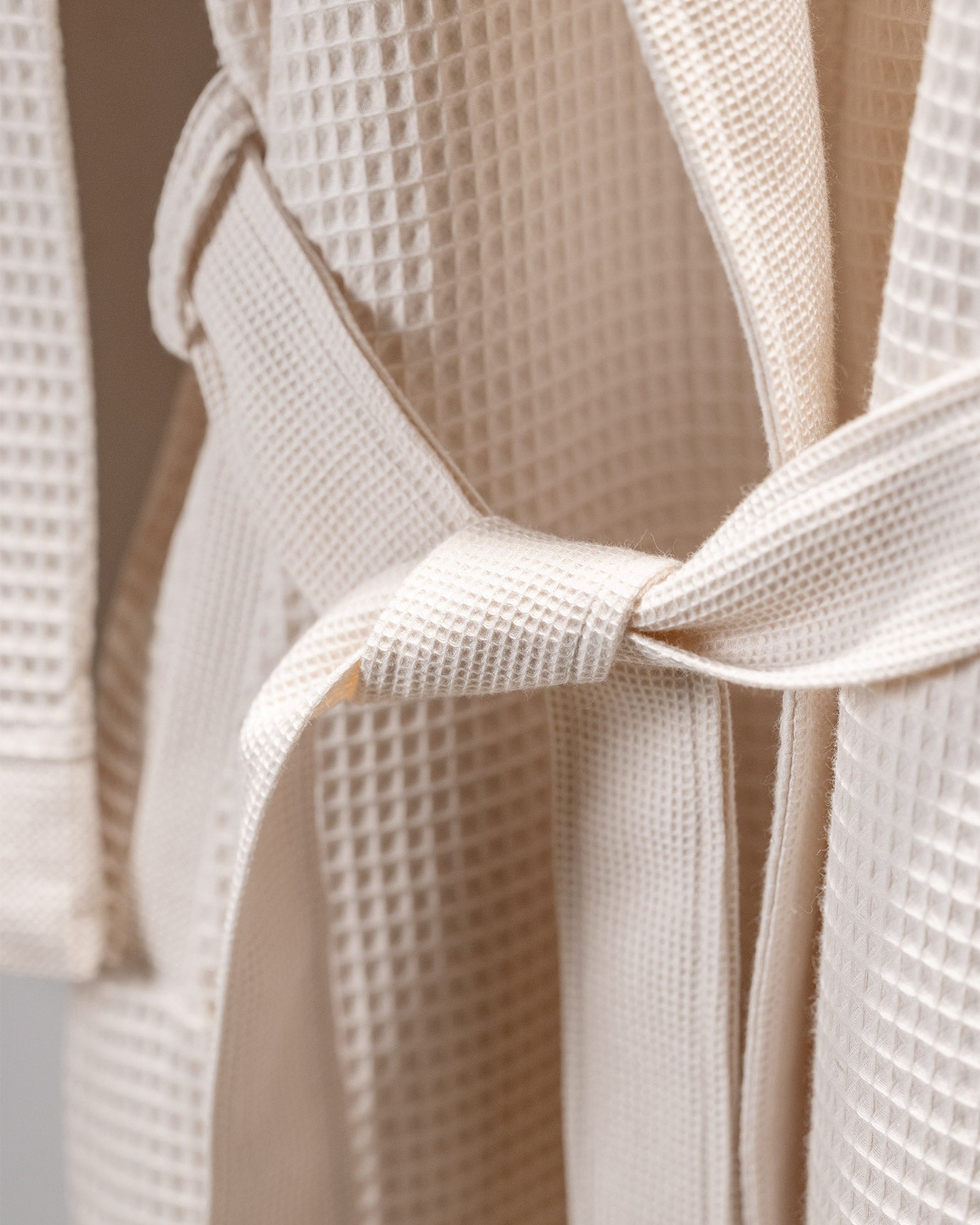 Luxurious Cotton Unisex Bathrobe - Spa-Like Comfort & Absorbency
