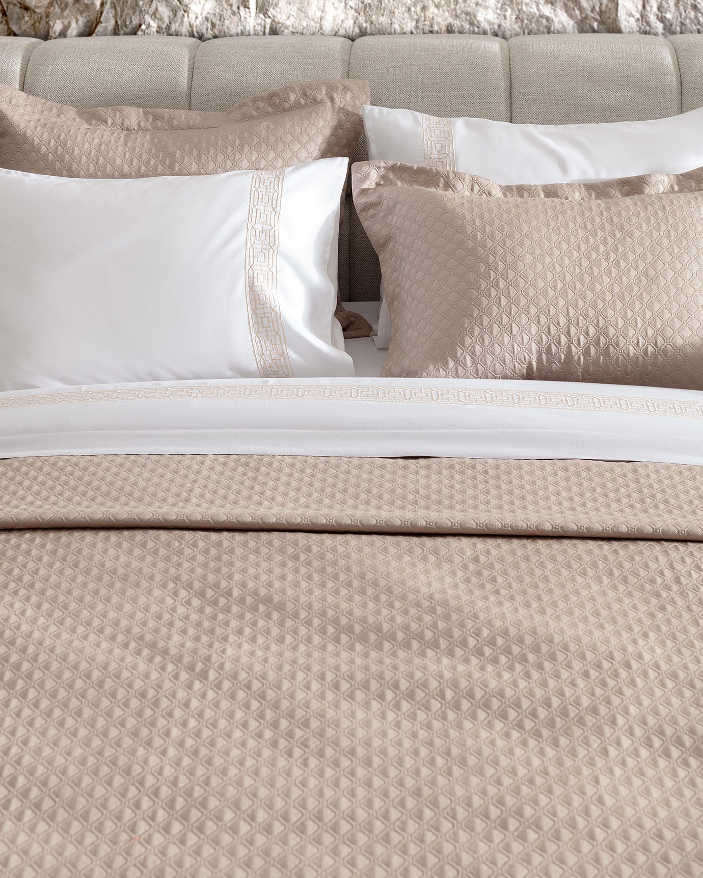 Luxurious Cotton Blend 7-Piece Bedding Ensemble - Somme Collection