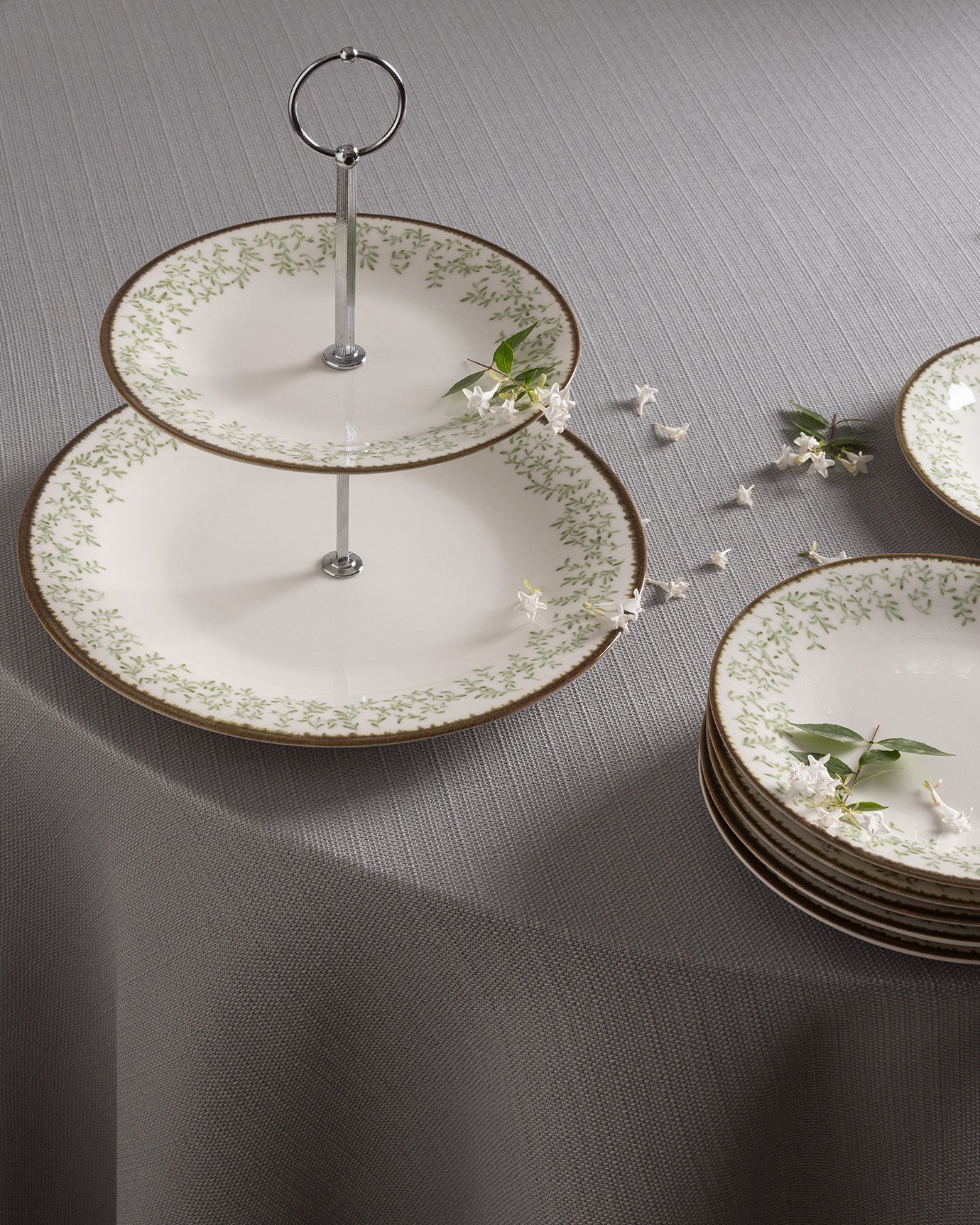 New Bone Porcelain 7-Piece Dessert Set - Elegant Tiered Serving Stand