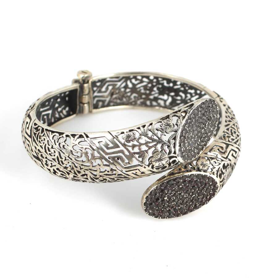 925 Sterling Silver Openwork Bracelet with Black Zircon