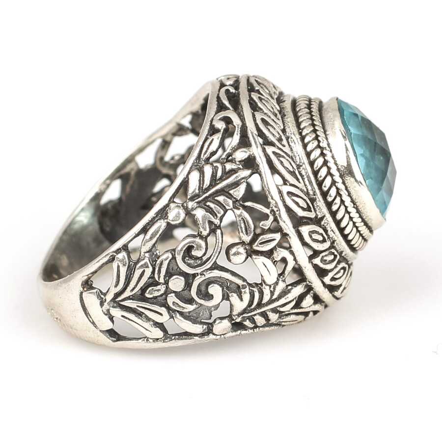 Anillo llamativo de hoja calada con aguamarina en plata de ley 925