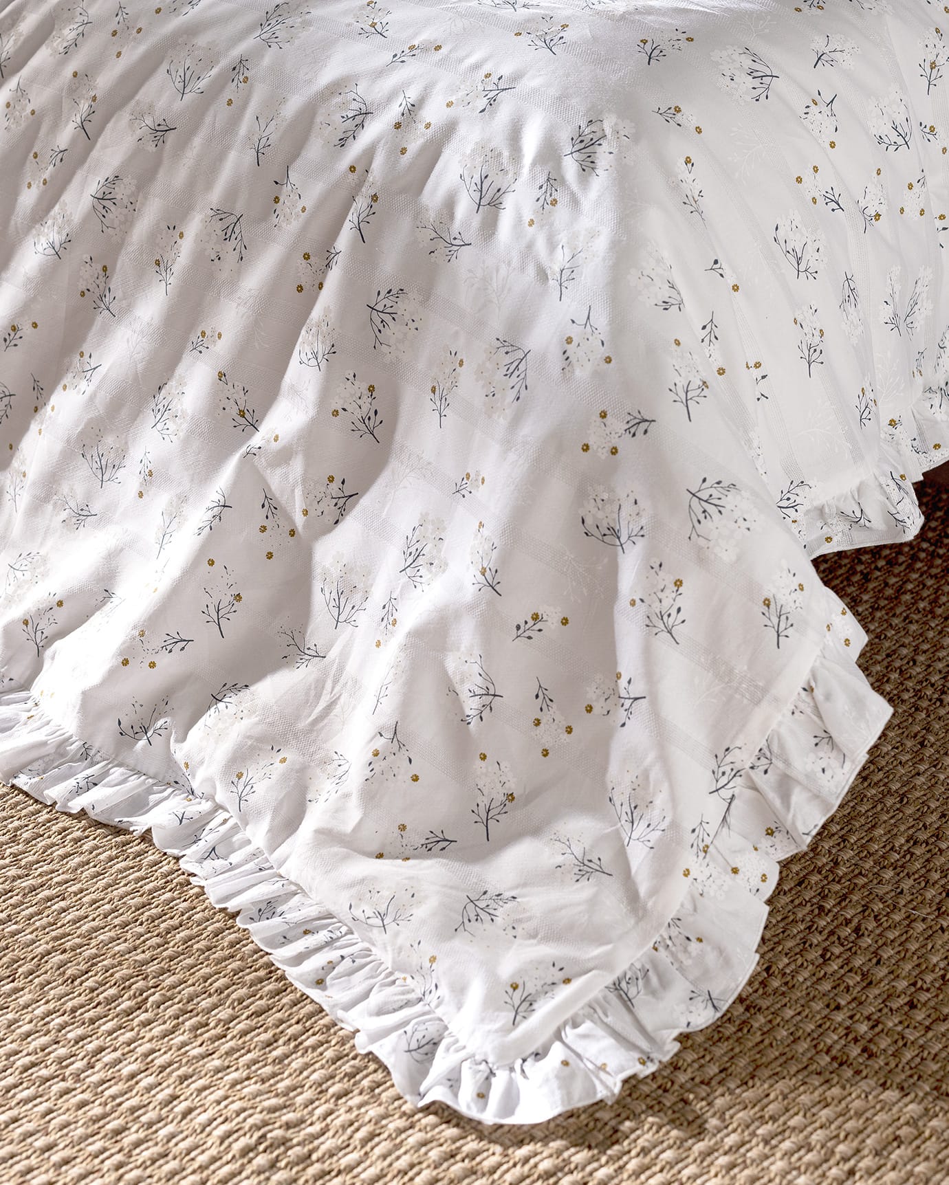 100% Cotton Double Duvet Cover Set - Elegant Ruffled Design