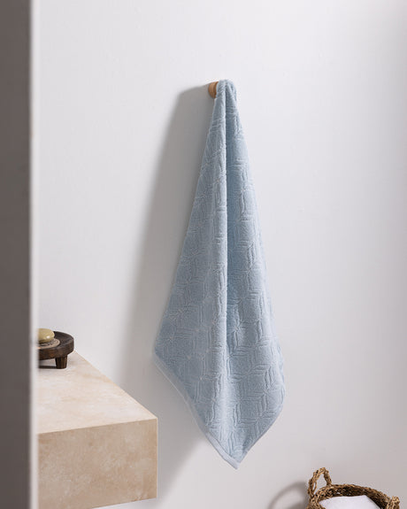 Plush Cotton Bath Towel - Soft & Absorbent Luxury for Your Bathroom