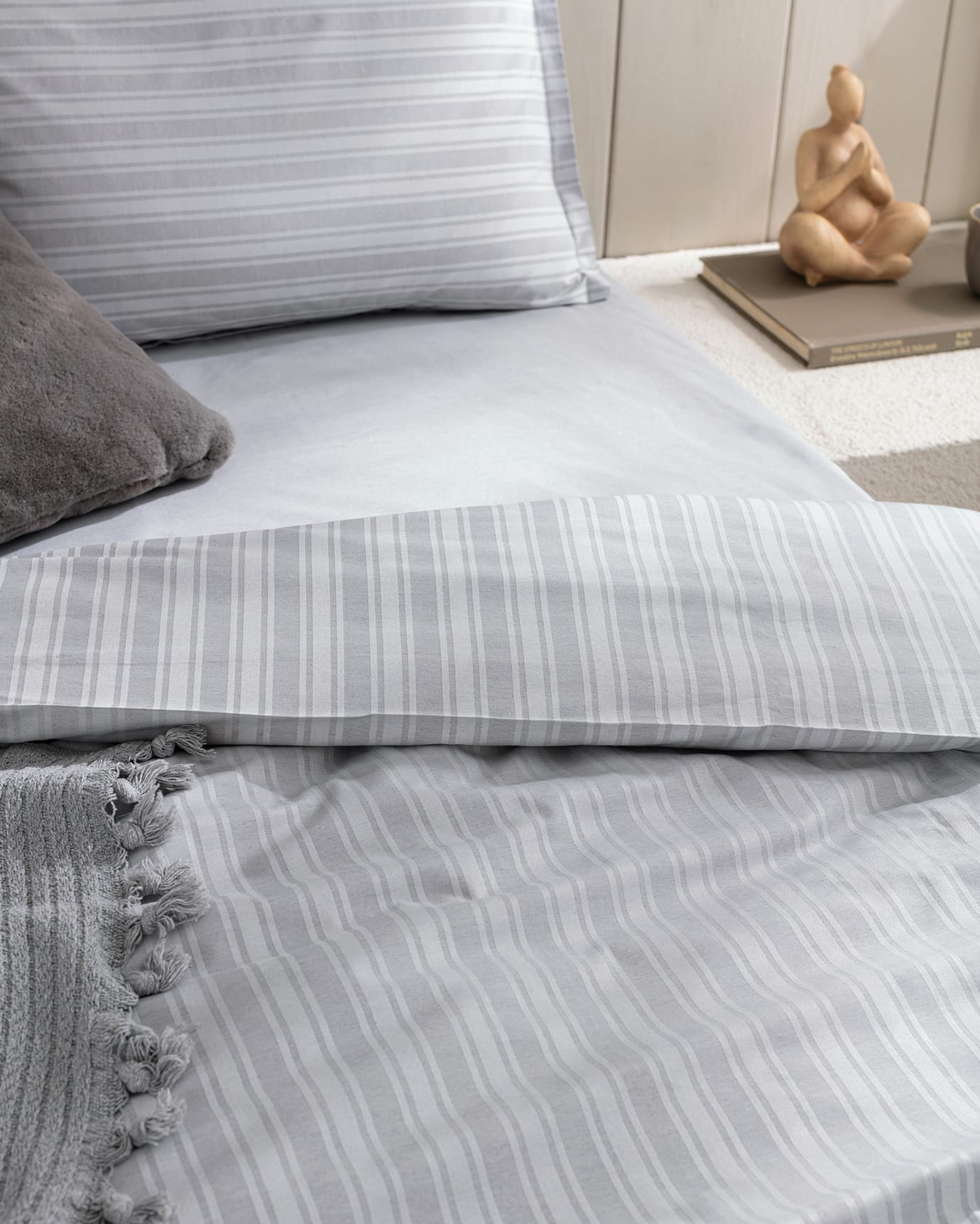 Cotton Blend Sateen Single Duvet Set - Modern Striped Design