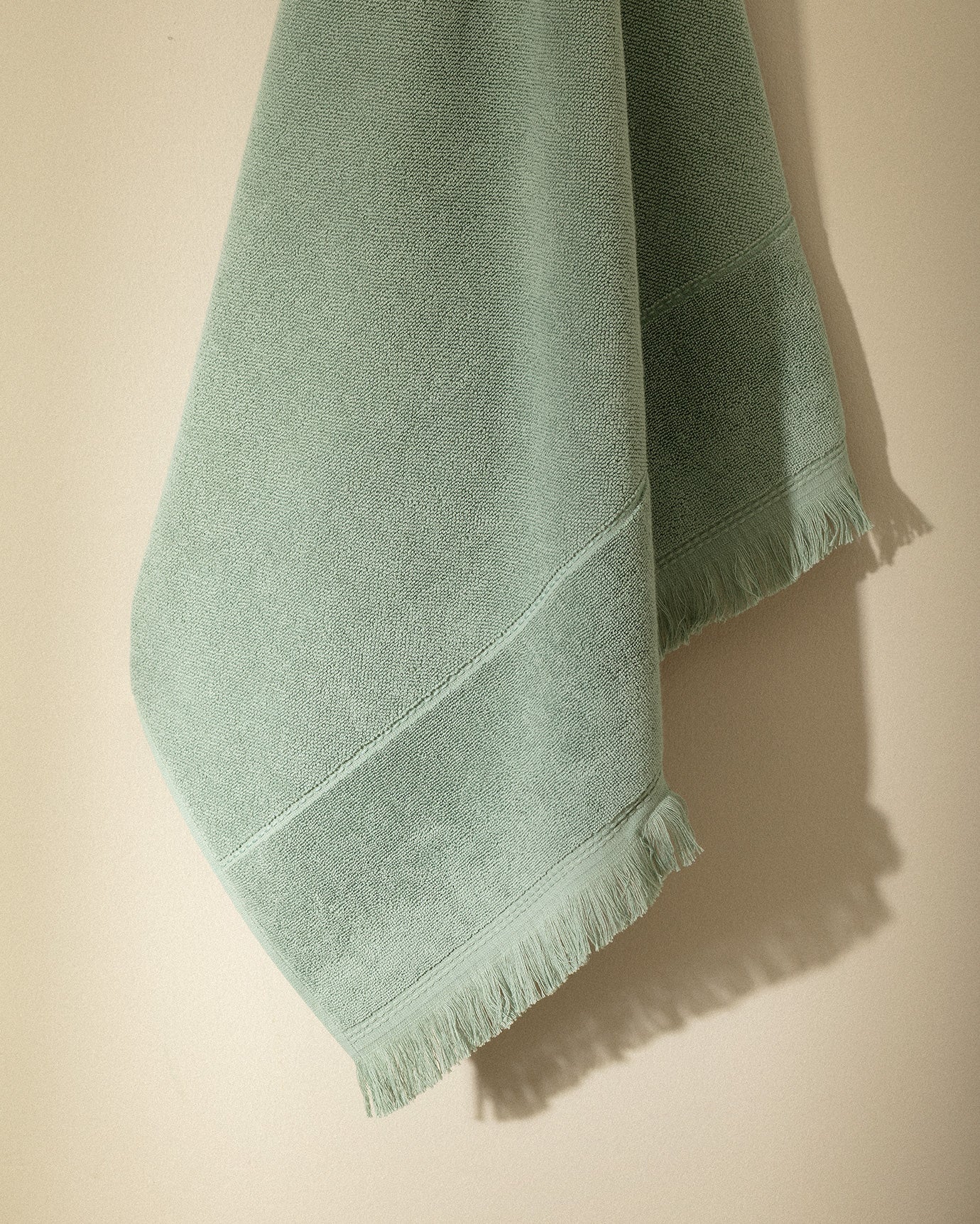 100% Cotton Bath Towel - Luxurious Softness & High Absorbency