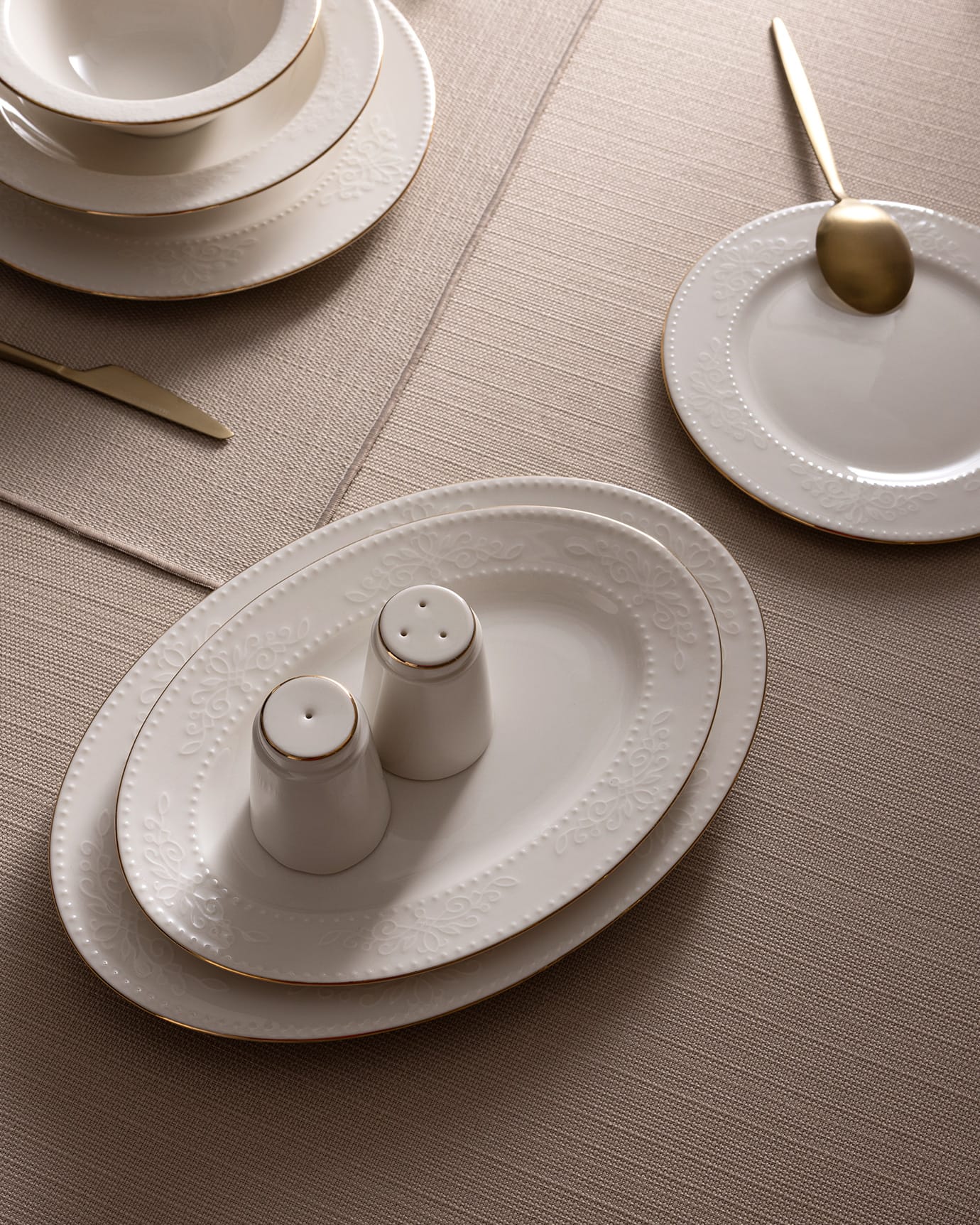 New Bone China 6-Person Dinnerware Set - Elegant White & Gold
