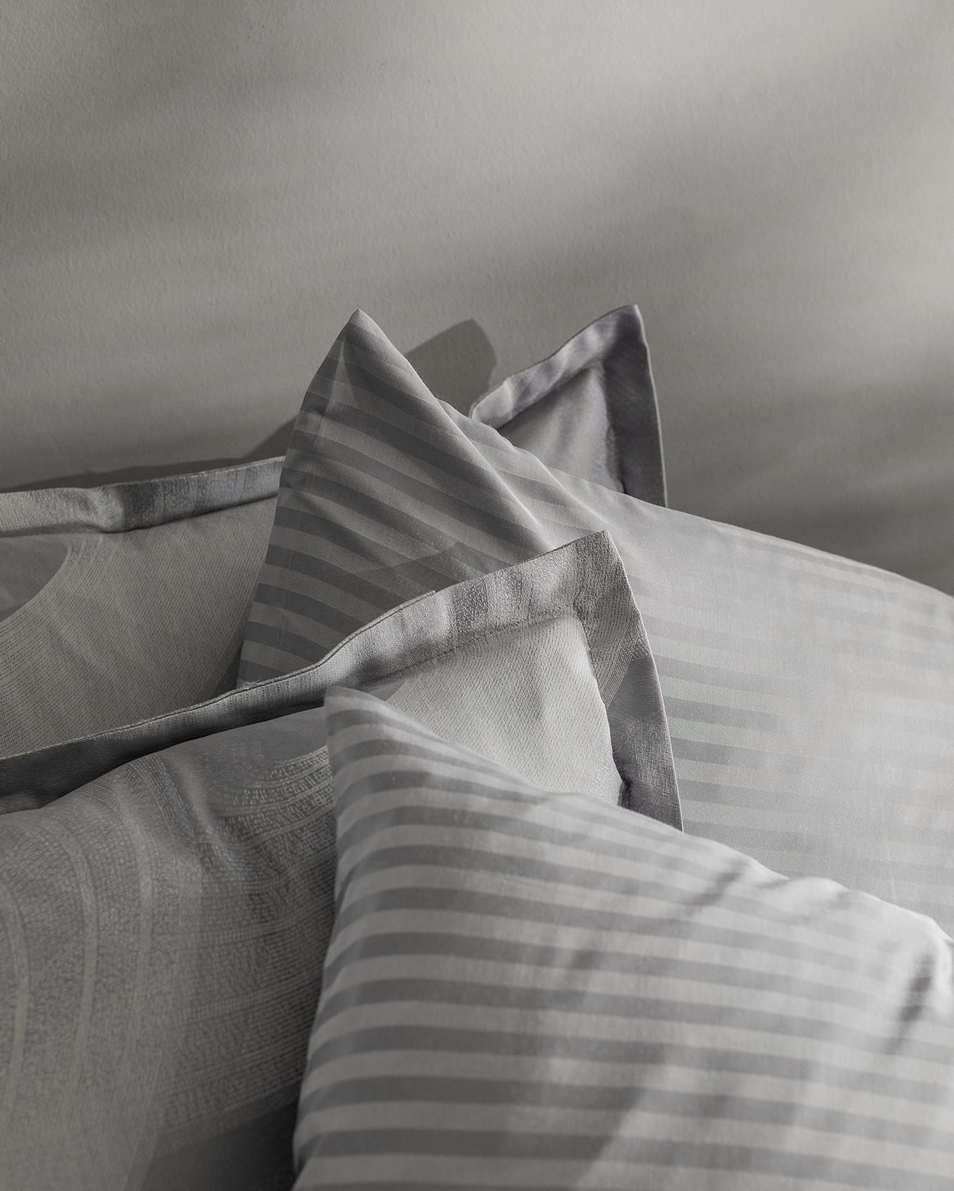 Orly Jacquard Sateen Premium Duvet Cover Set