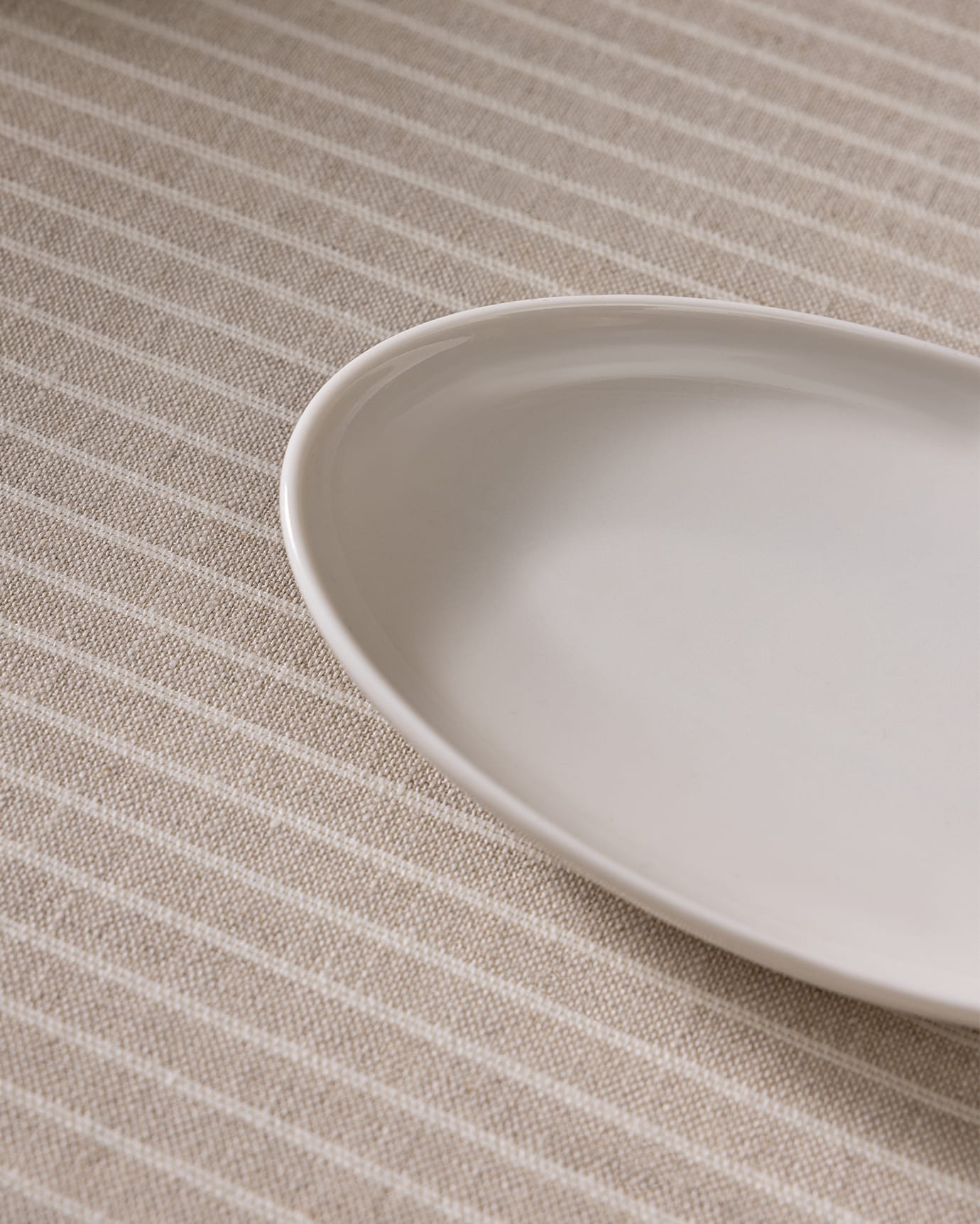 New Bone Oval Plate - Refined Aurea Design
