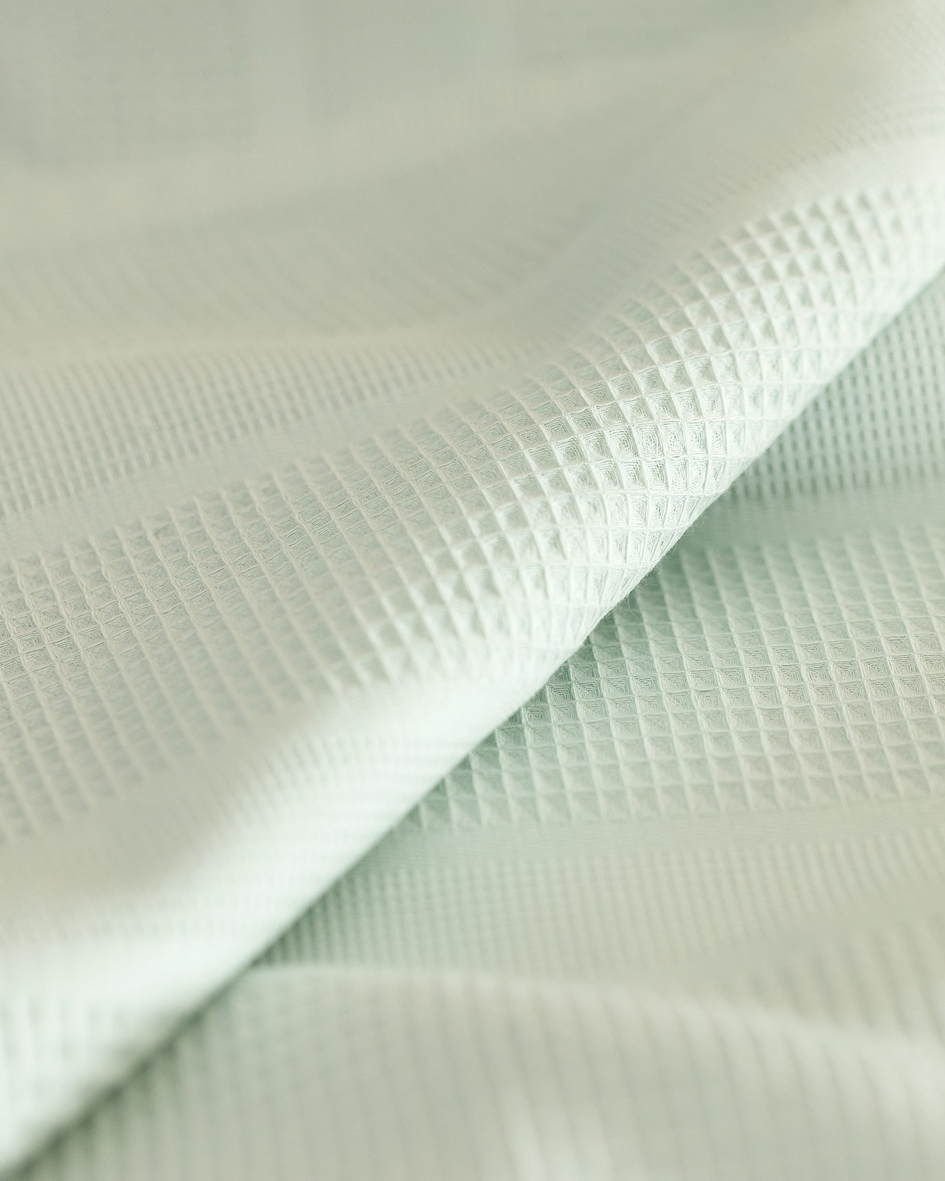 Mathilda Double Ecocell Pique Bedspread - Soft Lightweight Blanket