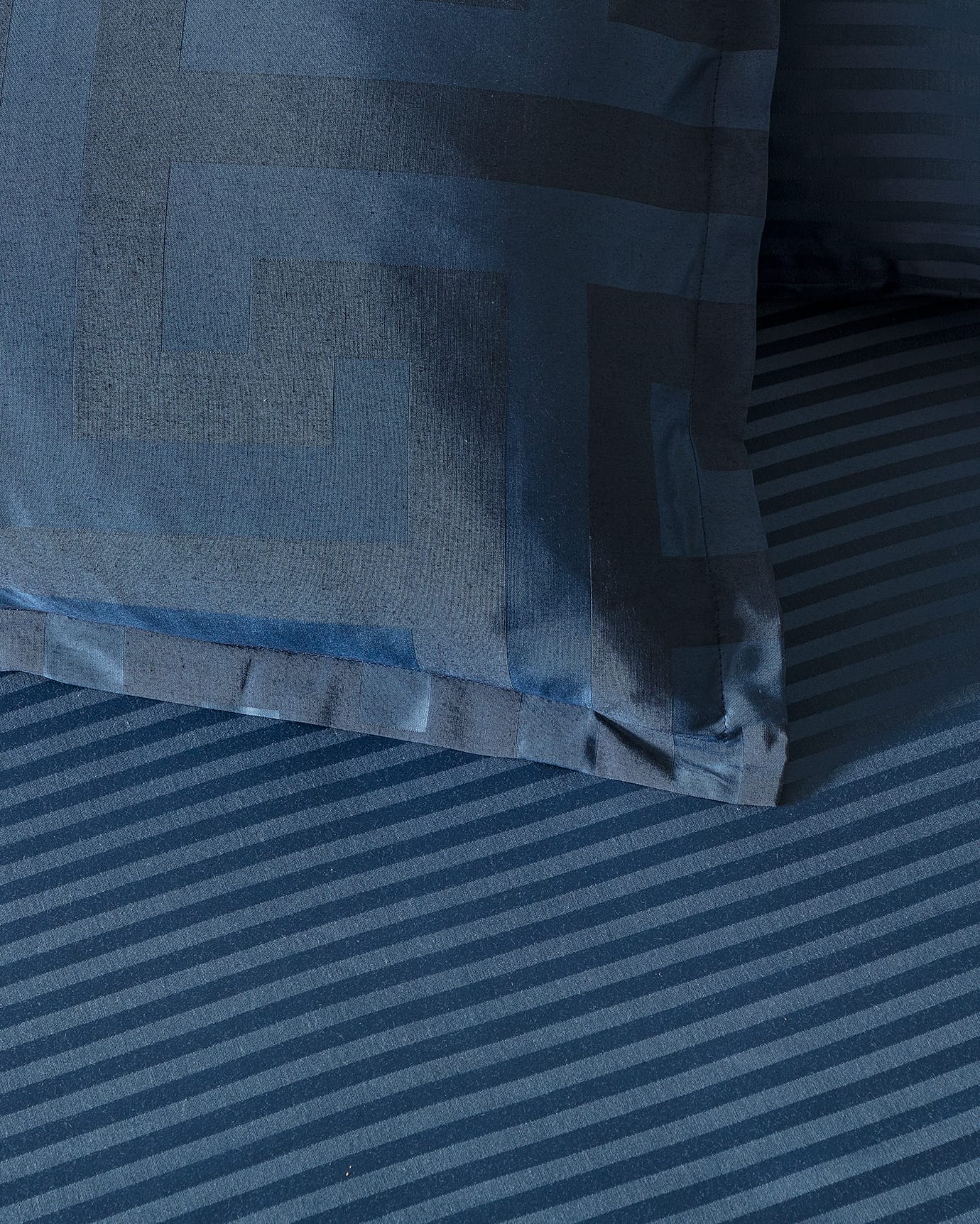 Jacquard Sateen King Size Duvet Cover Set - Luxurious Comfort