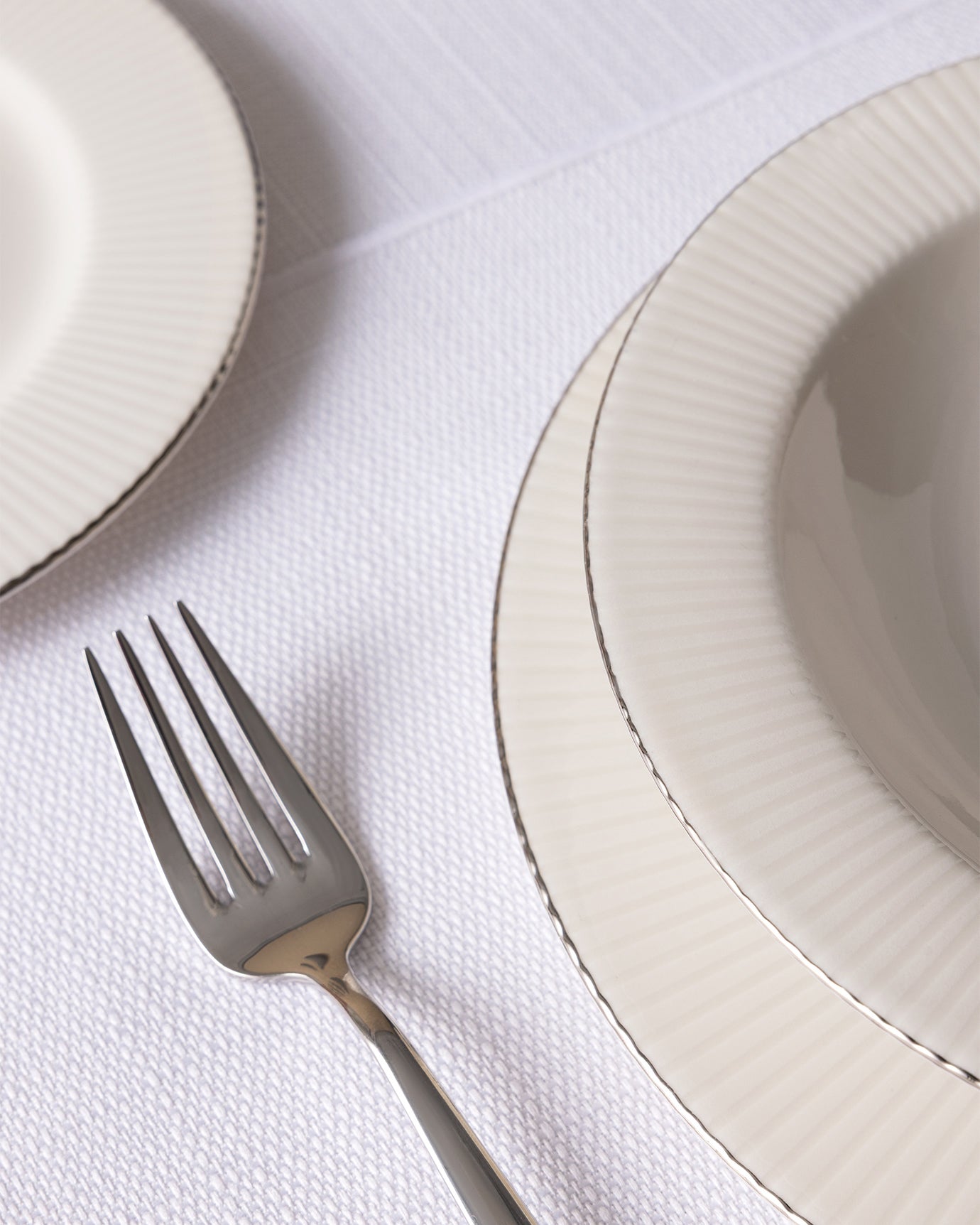 New Bone Porcelain 6-Person Dinner Set - Elegant White & Silver