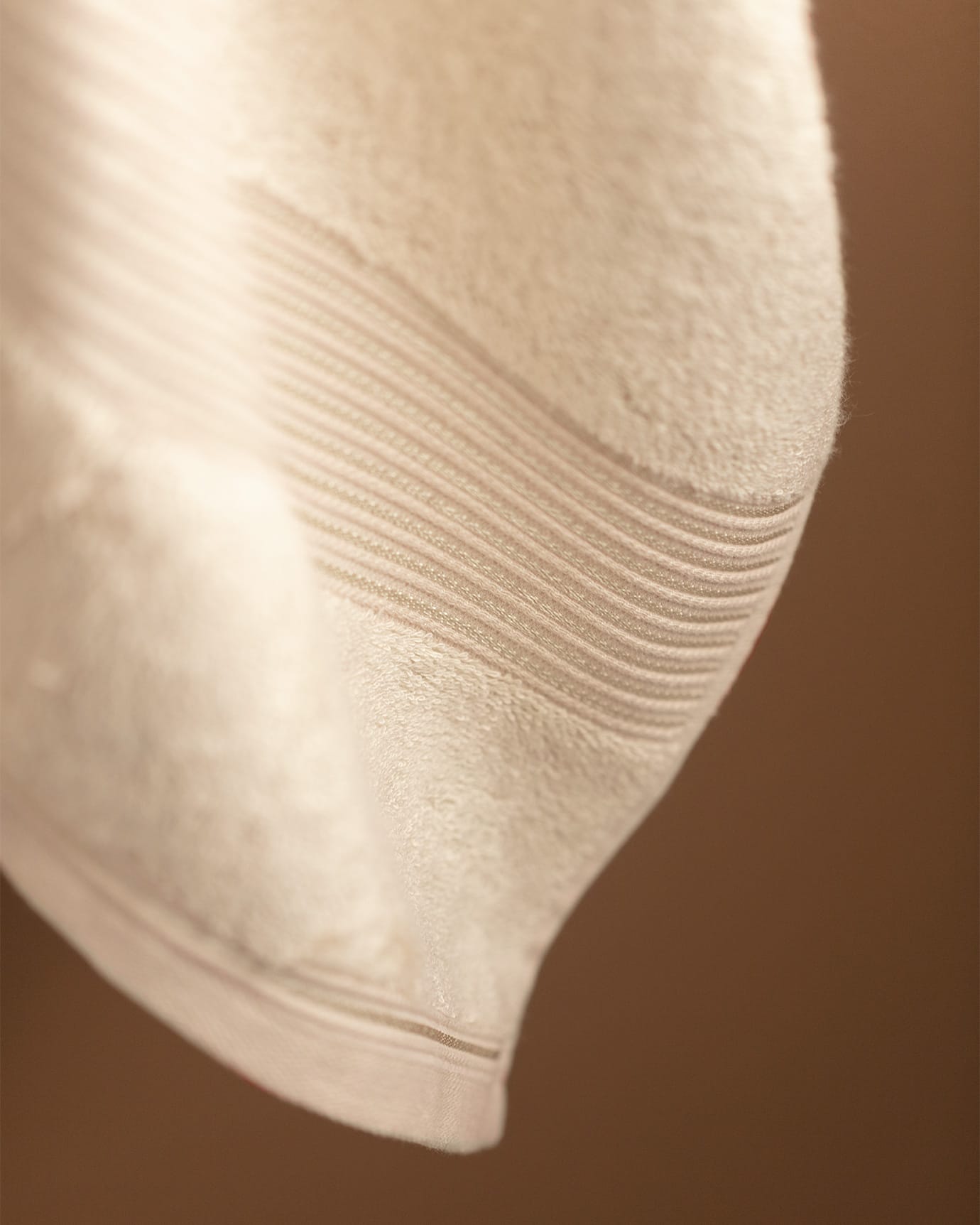 Luxurious Soft Cotton Bath Towel - Highly Absorbent & Plush