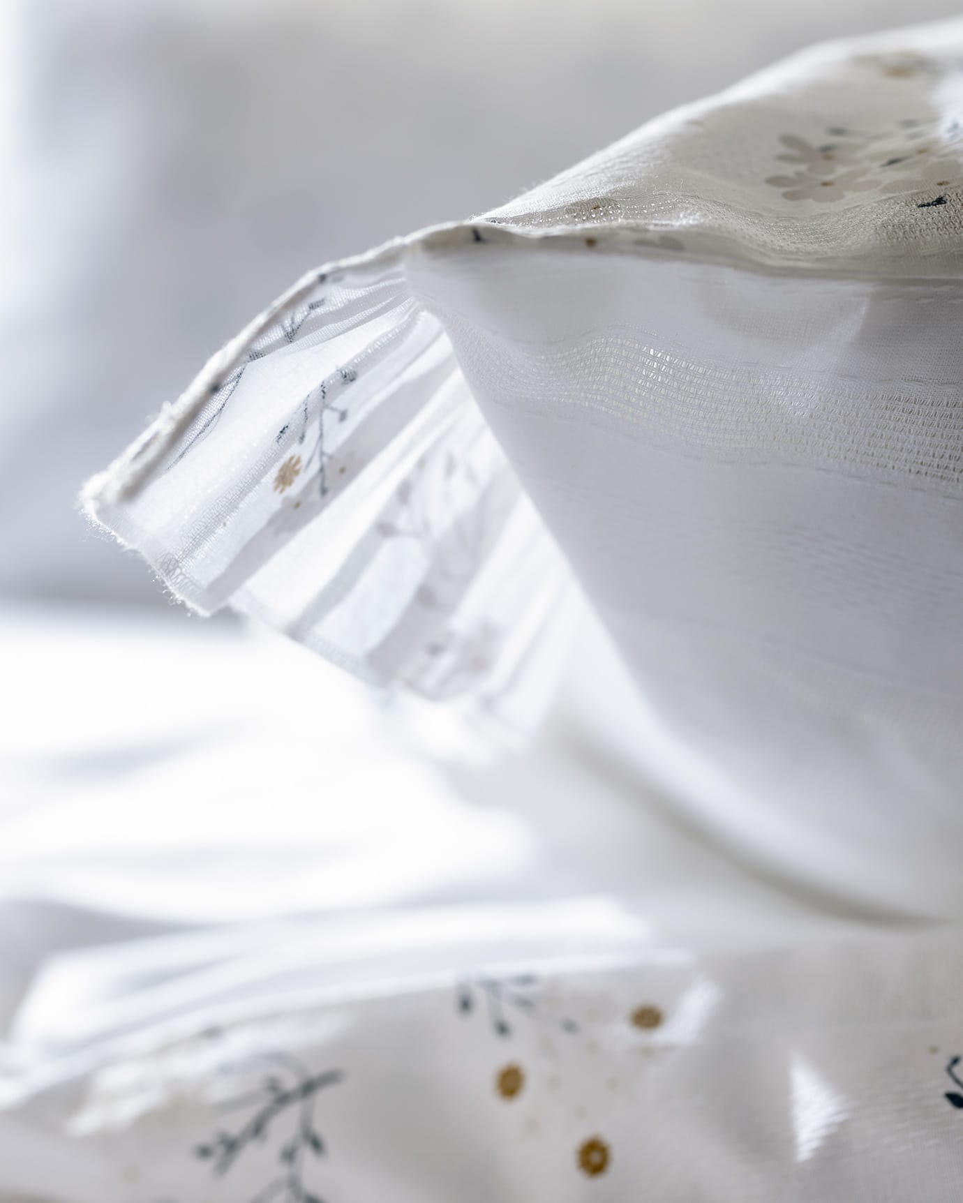 100% Cotton Double Duvet Cover Set - Elegant Ruffled Design