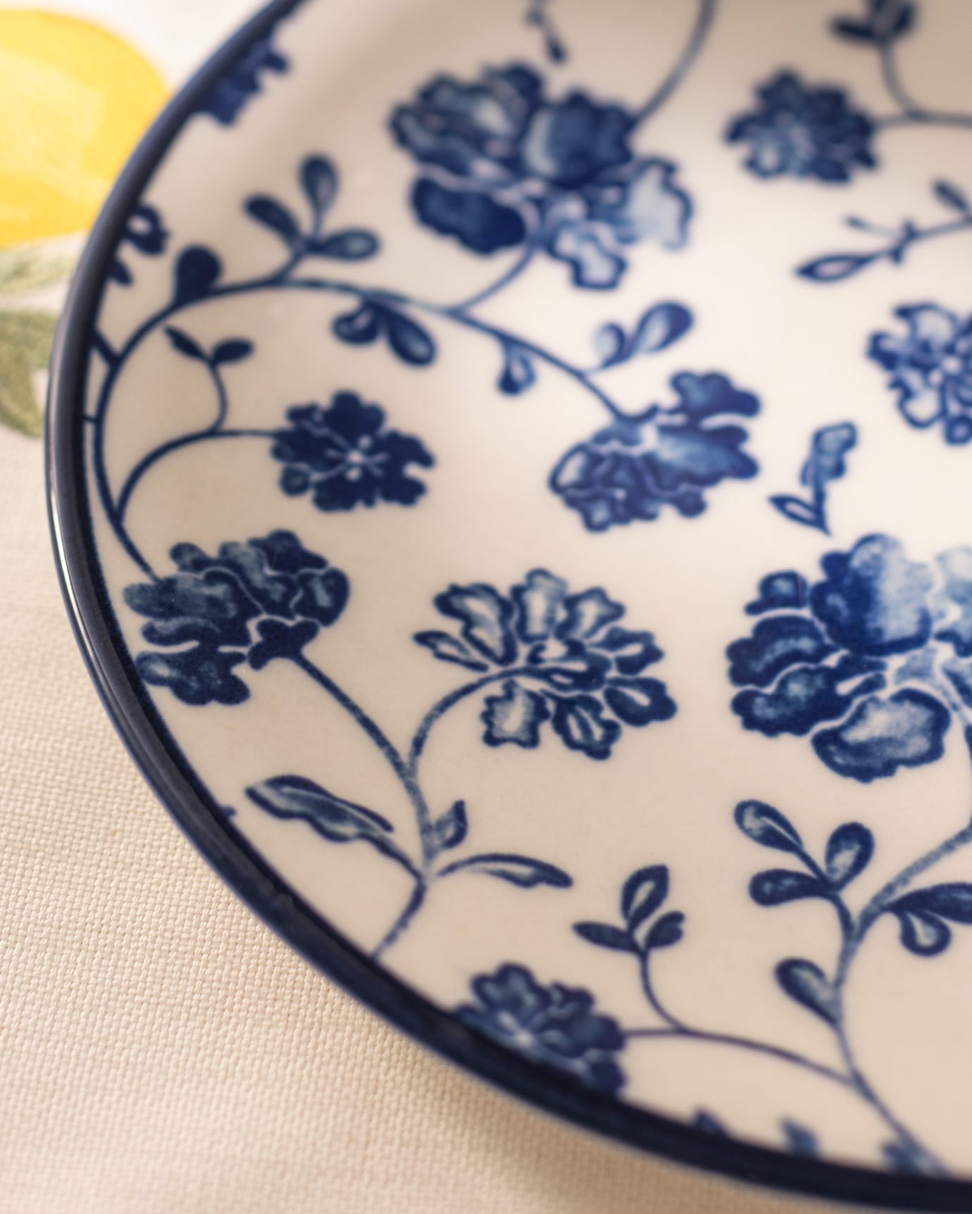 Neue Knochenporzellan-Teller – Traumhaftes Blaues Blumenmuster