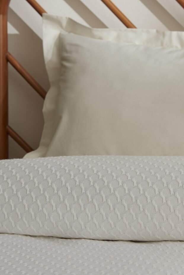Eco-Friendly Bamboo Jacquard Double Quilt - 200x230 cm White