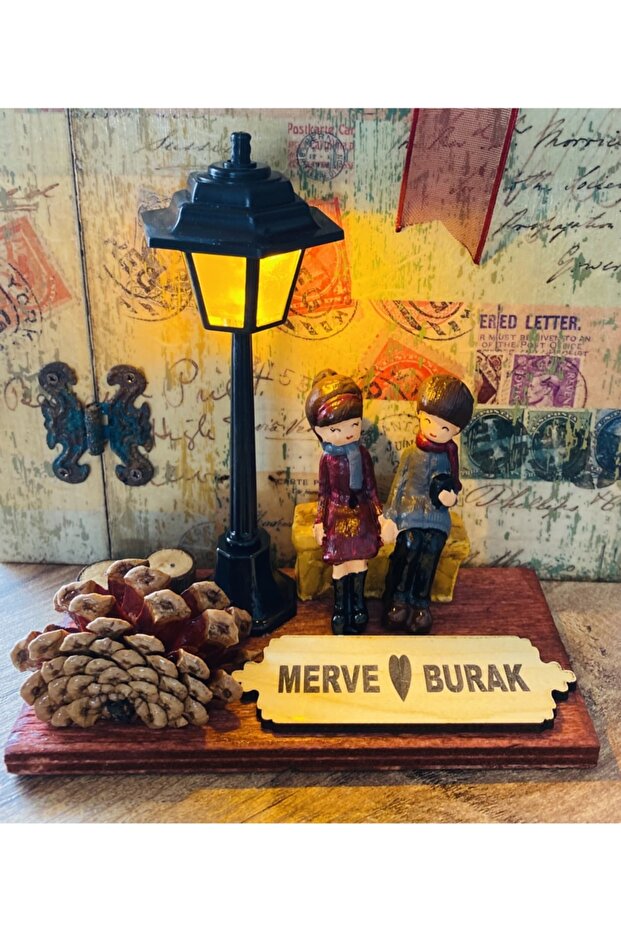 Romantic Couple Figurine with Light-Up Lamppost - Personalized Gift