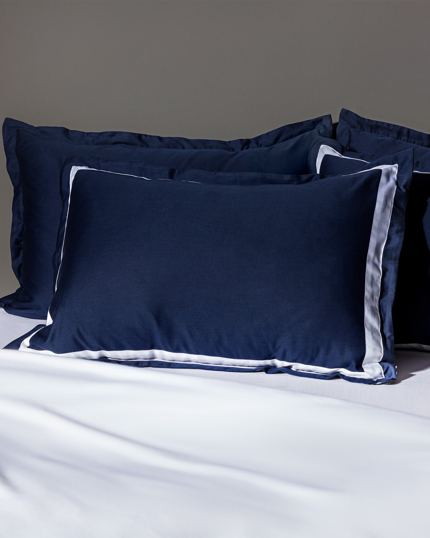 King Size Sateen Duvet Cover Set - Navy Blue & White Border
