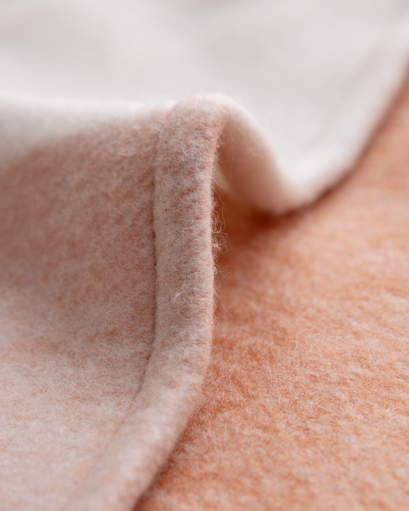 Luxurious Acrylic-Polyamide Blend Double Blanket - Ultimate Comfort