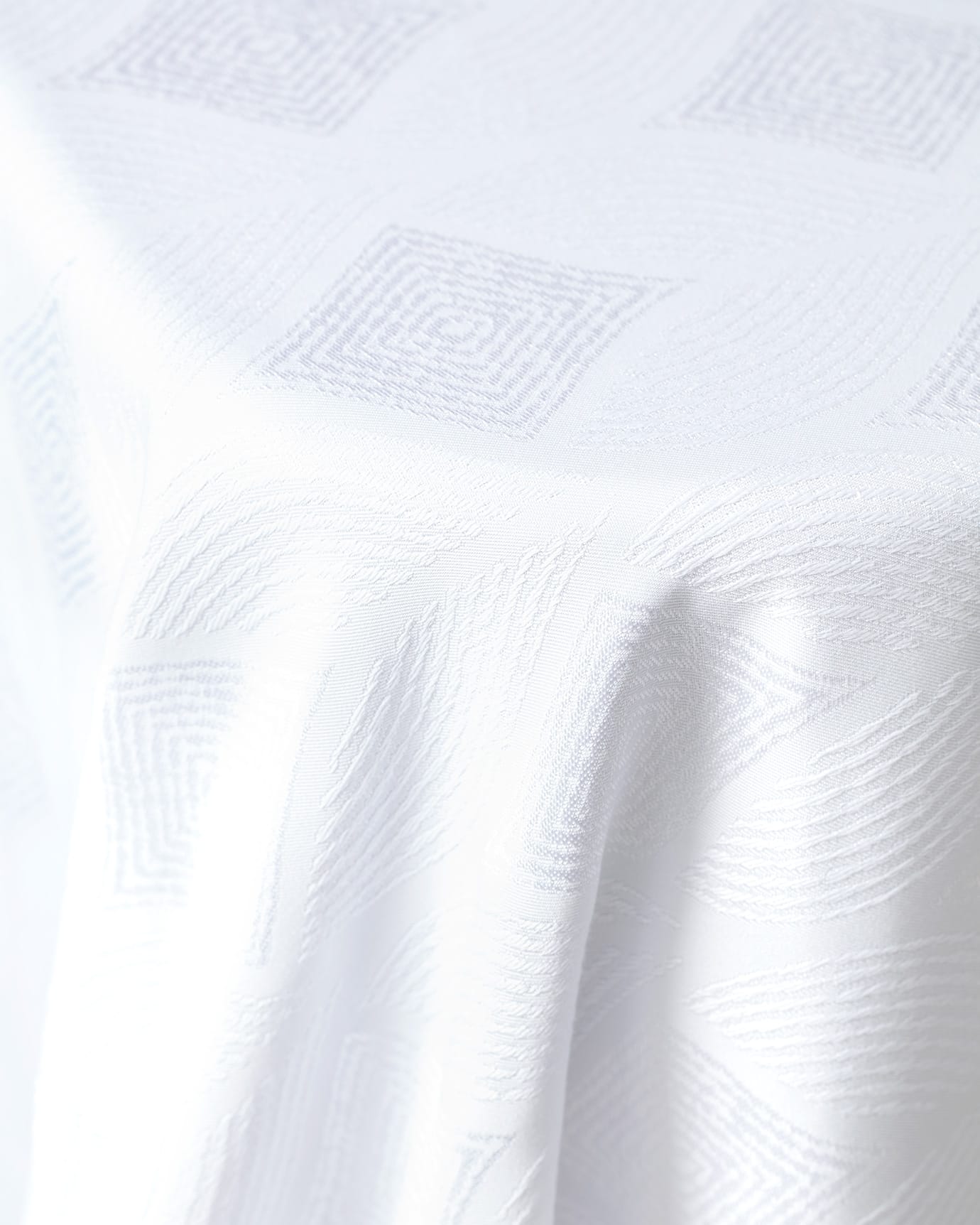 Polyester Tablecloth - Modern Mayenne Design for Elegant Dining
