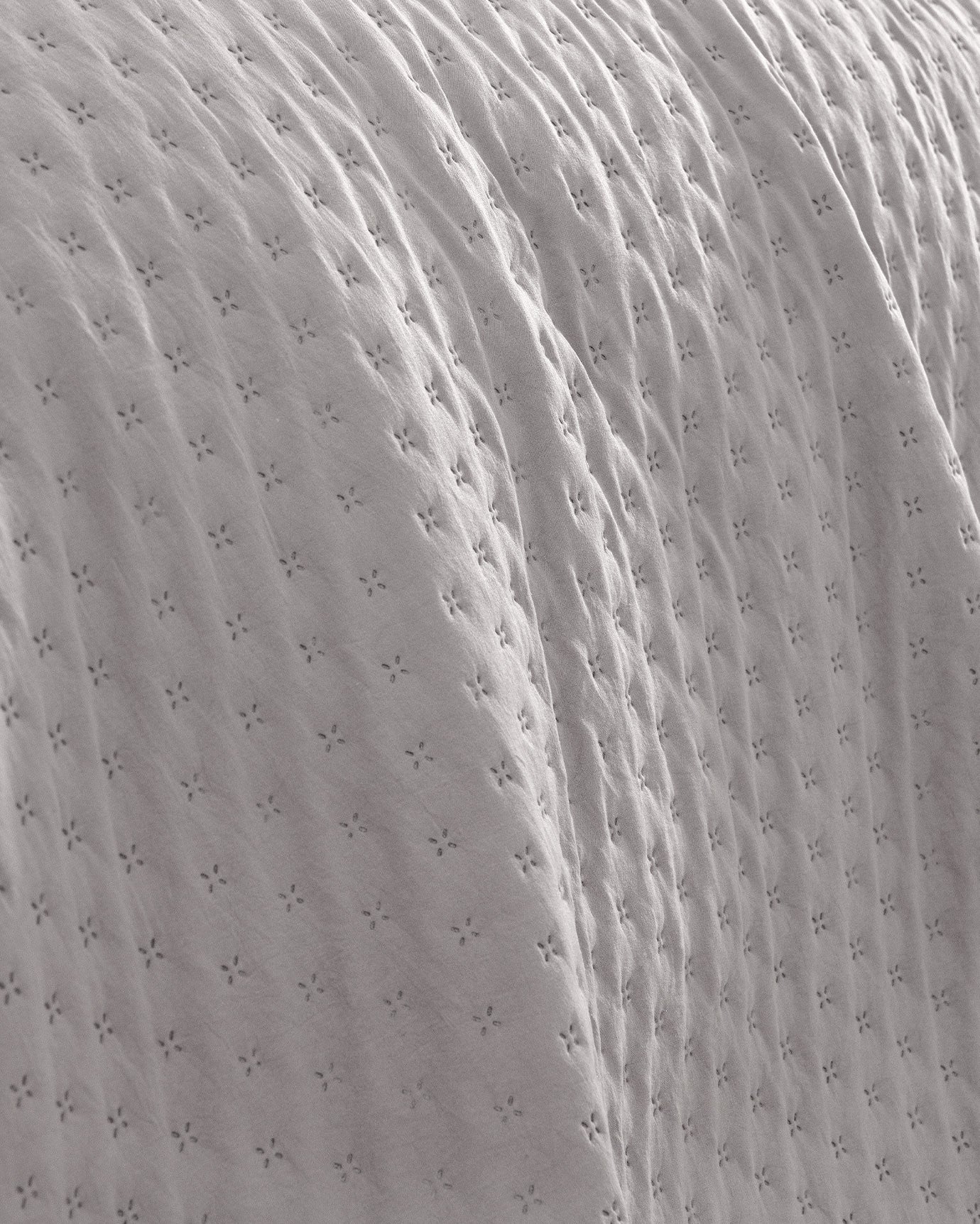 Luxurious 100% Polyester Single Bedspread - Contemporary Rennes Style