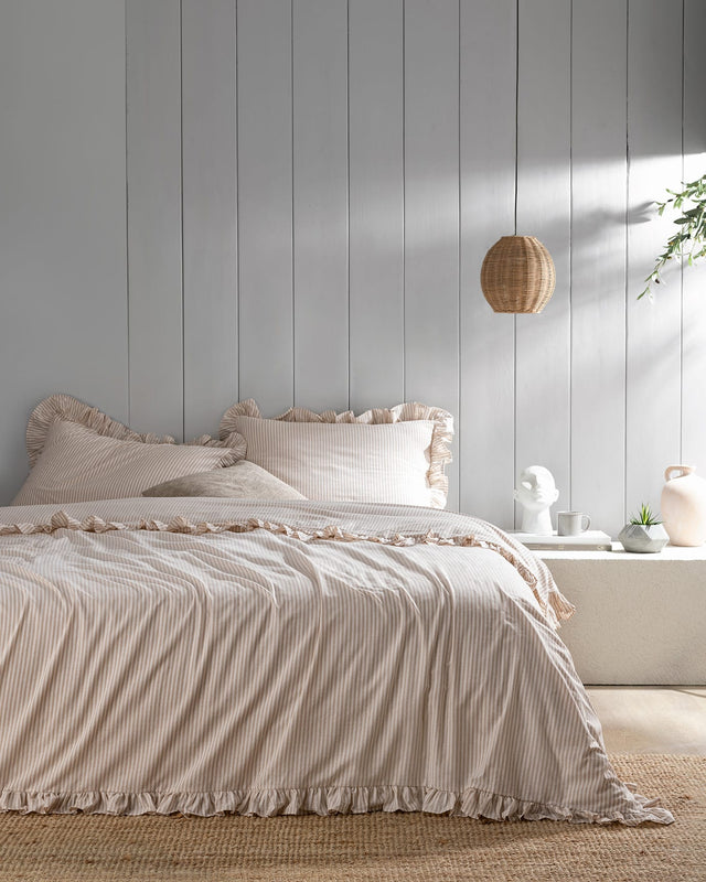 Cotton Blend King Size Duvet Cover Set - Ruffled Yarn-Dyed White/Beige