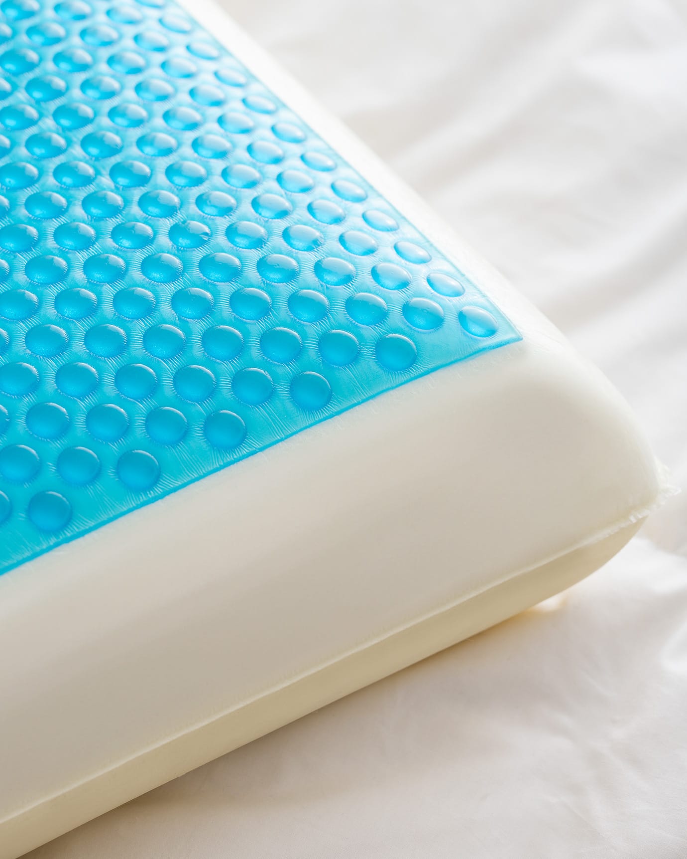 Fuchsia Visco Gel Cooling Memory Foam Pillow