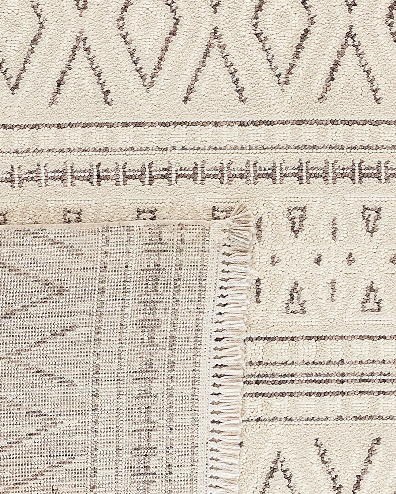 Polyester Jute-Backed Rug - Modern Geometric Fringed