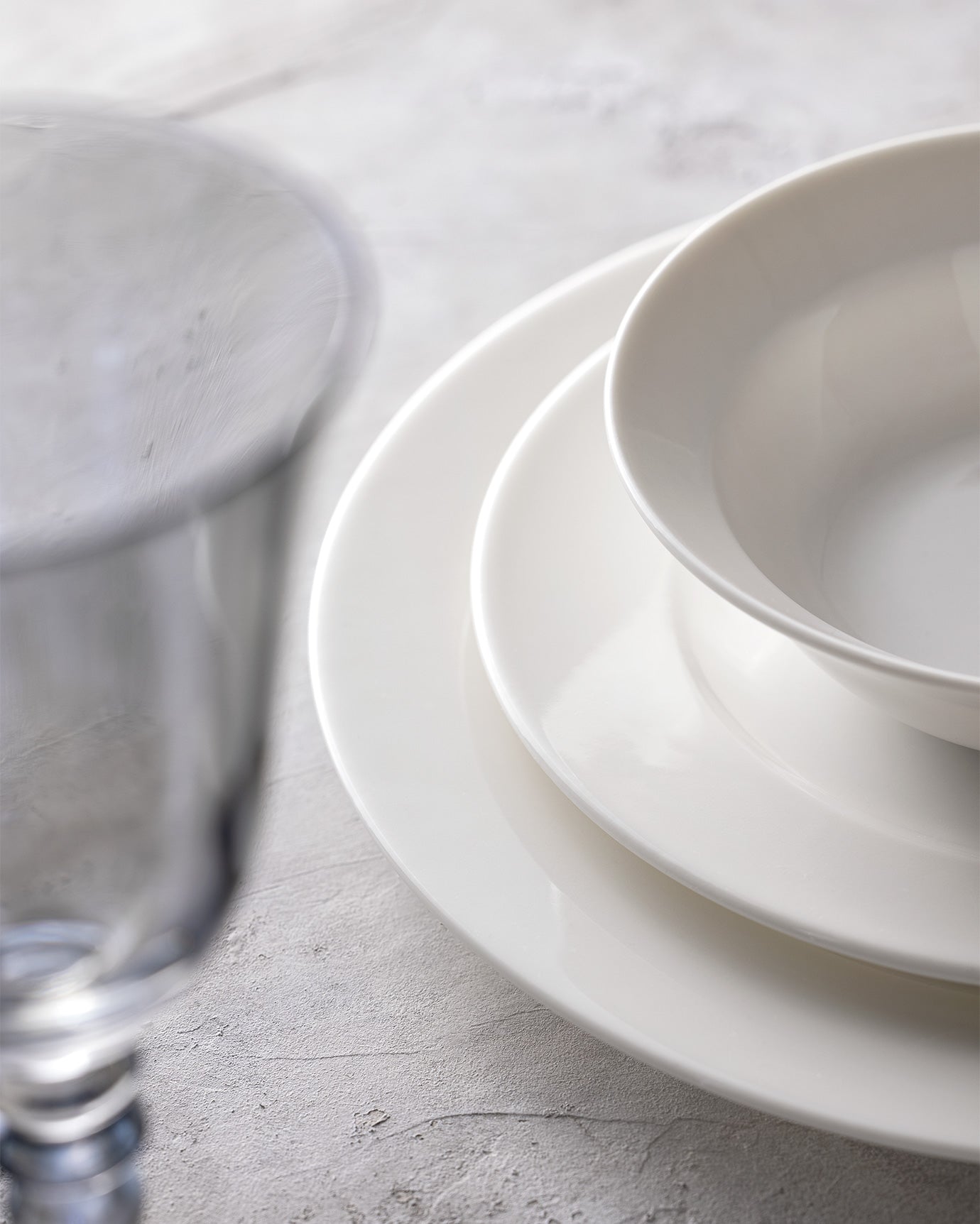 New Bone China 6-Person Dinnerware Set - Elegant White Finish