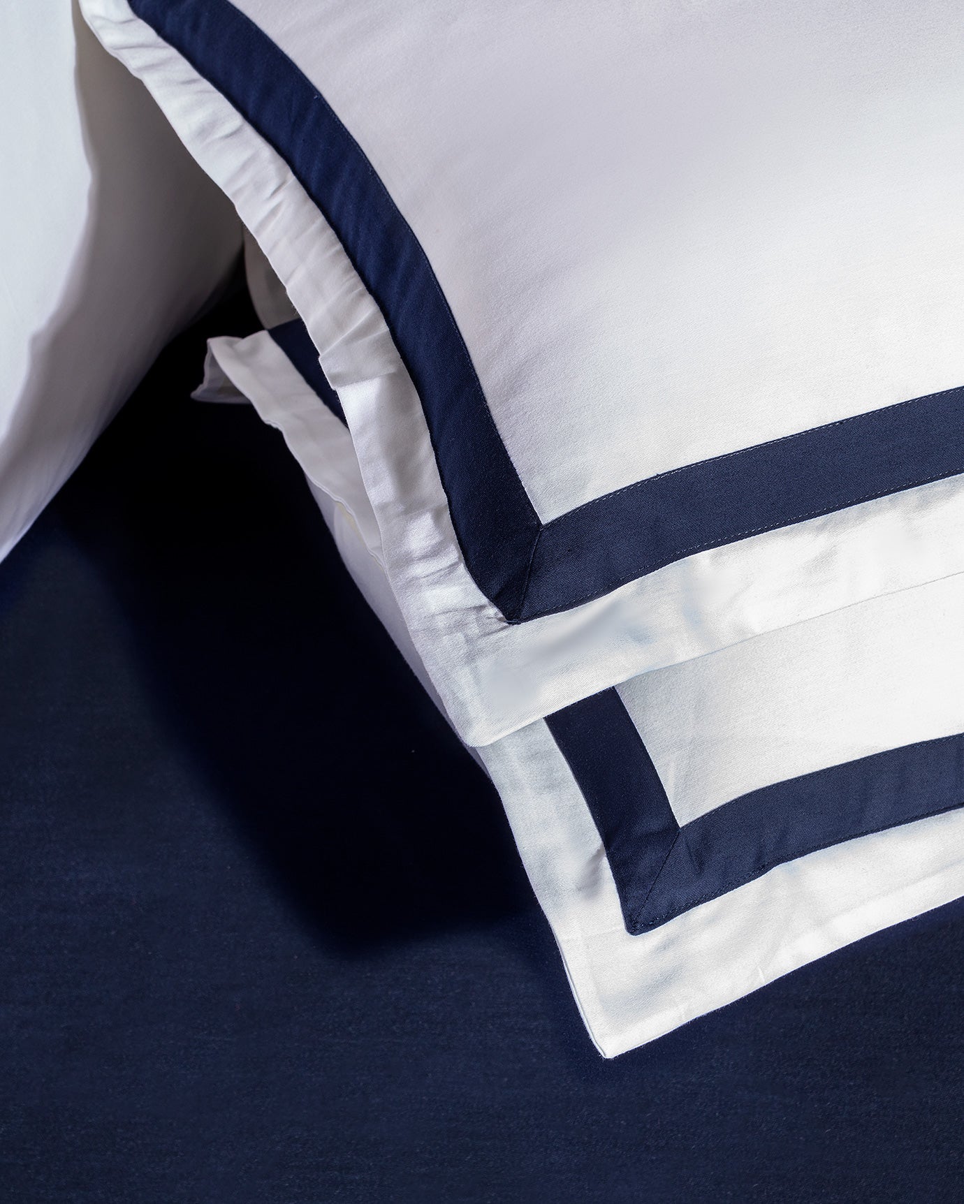 Luxury Sateen Bedding Set, White and Navy Blue Border Design