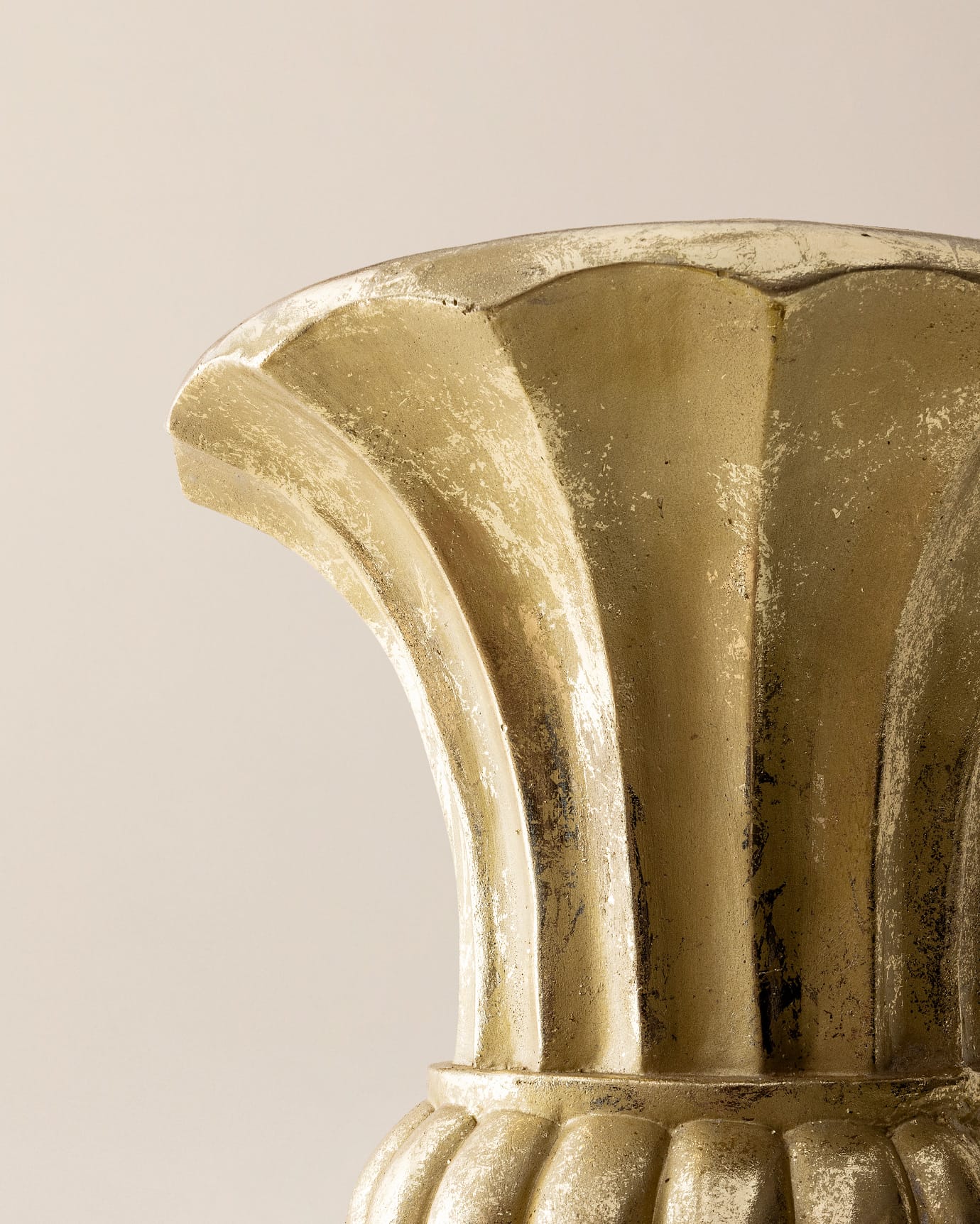 Elegant Resin Floor Planter - Gold Finish for Sophisticated Decor