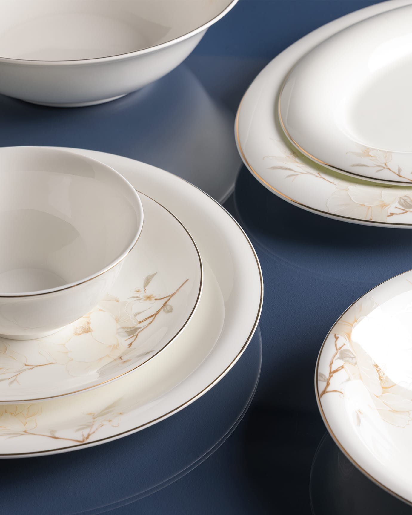 Fine Bone Porcelain 6-Person Dinnerware Set - Elegant & Durable