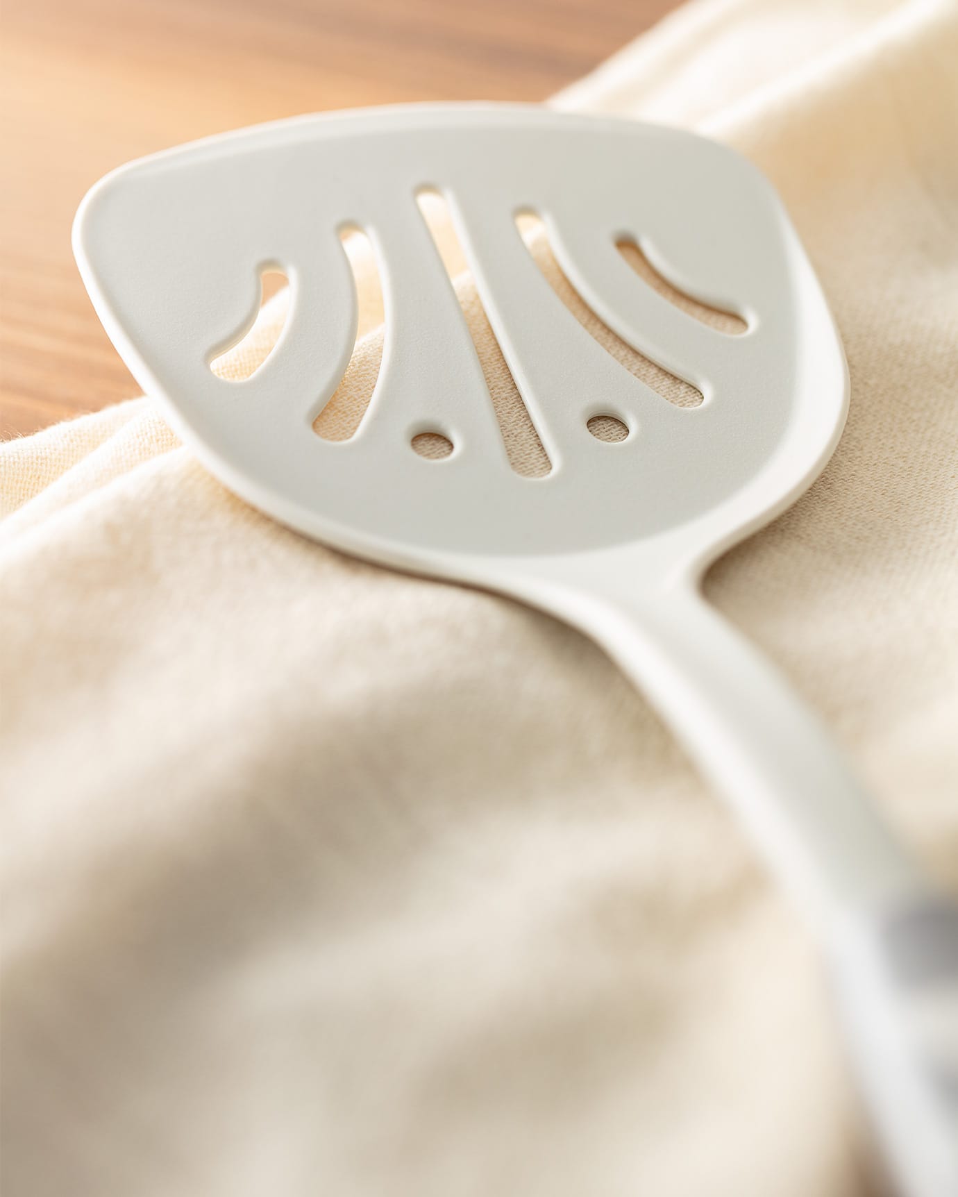 Serving Spatula - Kitchen Utensil for Easy Food Handling
