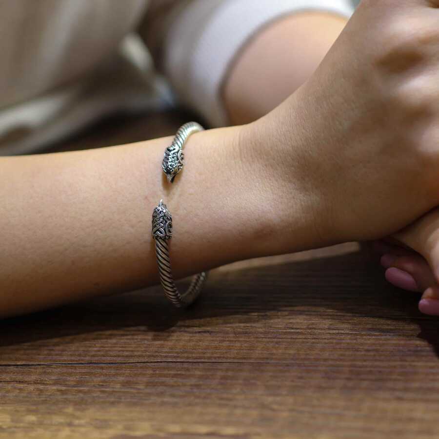 Pánský náramek s hlavou sokola z prémiového stříbra 925 Sterling, kroucený design