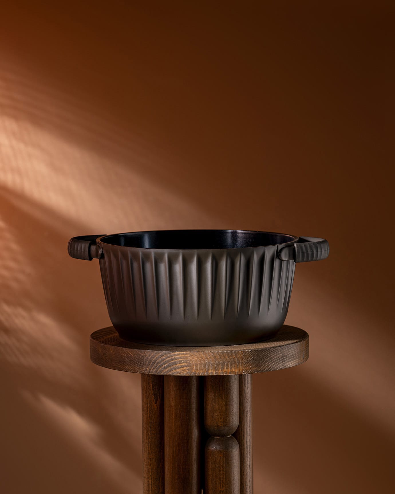 Durable 24 cm Brown Cooking Pot for Everyday Use