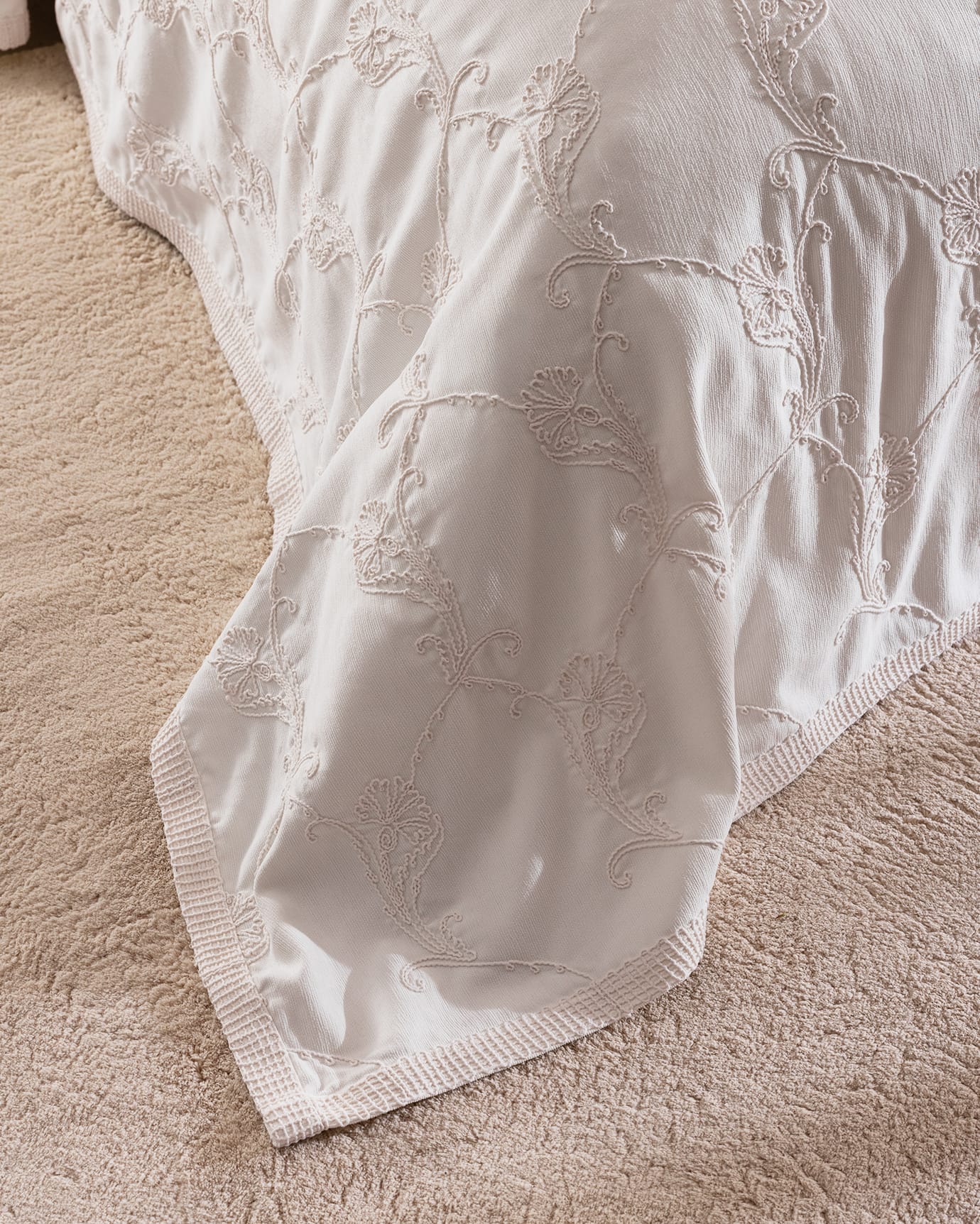 Polyester Double Bedspread Set - Fleuve Embroidered Design