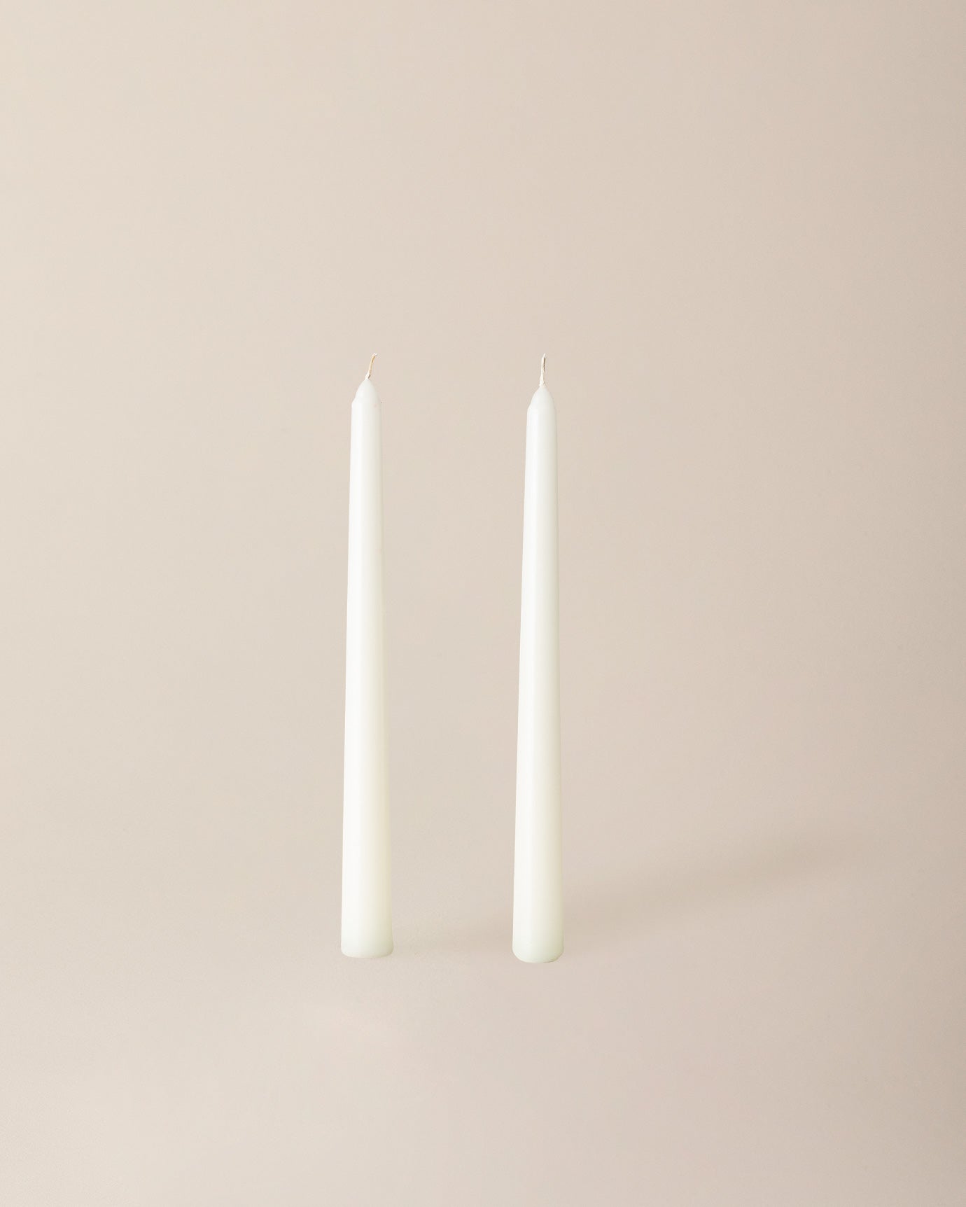 Elegant 25cm Ecru Taper Candle - Decorative Home Accent
