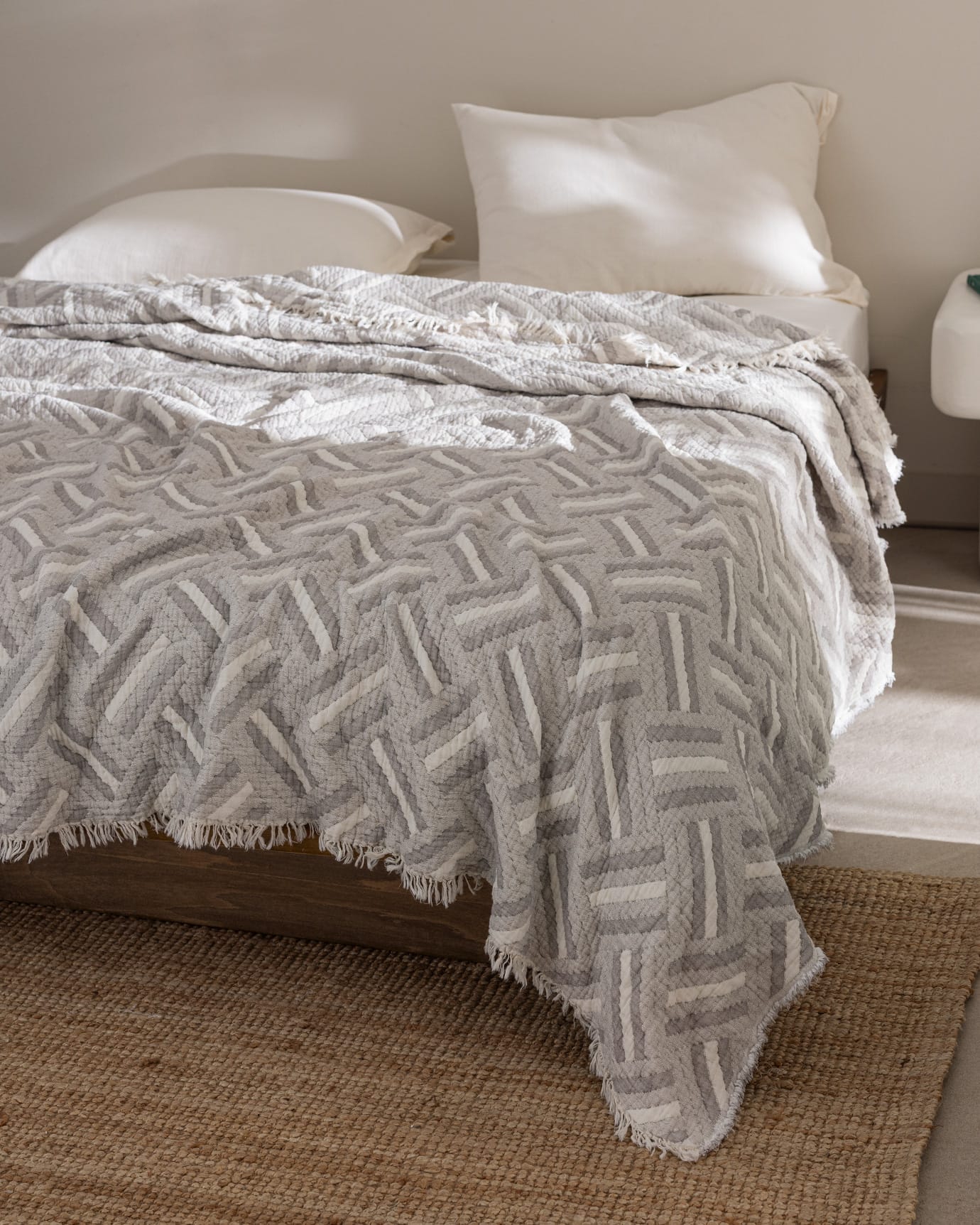 100% Cotton Double Bedspread - Soft & Versatile Design