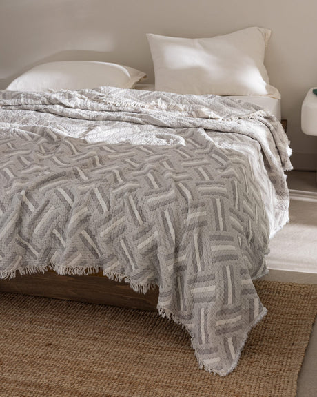 100% Cotton Double Bedspread - Soft & Versatile Design