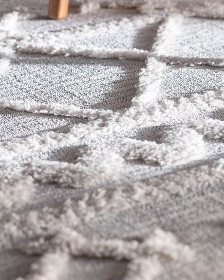 Luxurious Polyester Area Rug - Modern Grey Soft Pile Comfort