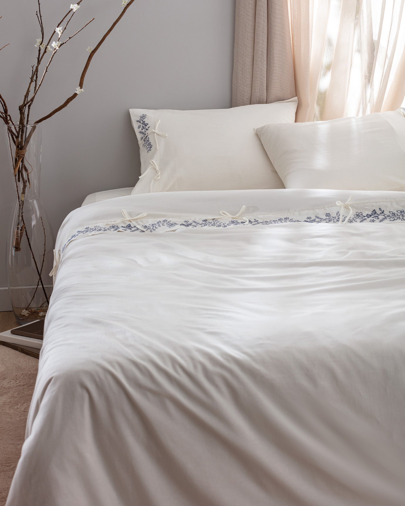 100 % Baumwolle Doppelbett-Bettbezug-Set mit Binderverschlüssen – Ecru Marineblau