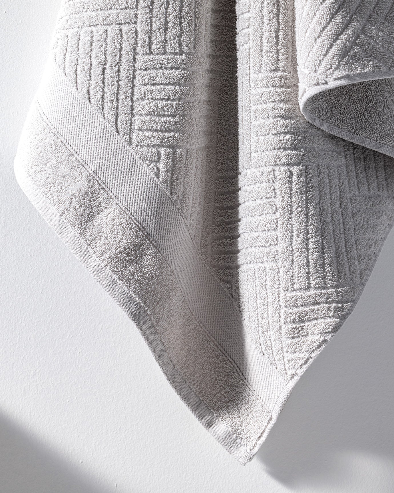 Etienne 100% Cotton Bath Towel - Ultra Soft & Absorbent Luxury