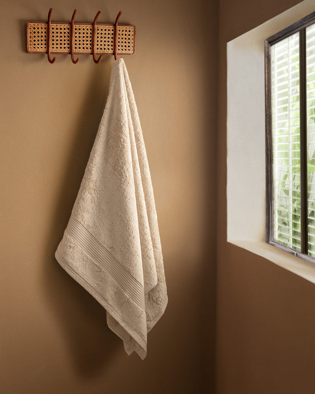 Luxurious Soft Cotton Bath Towel - Highly Absorbent & Plush
