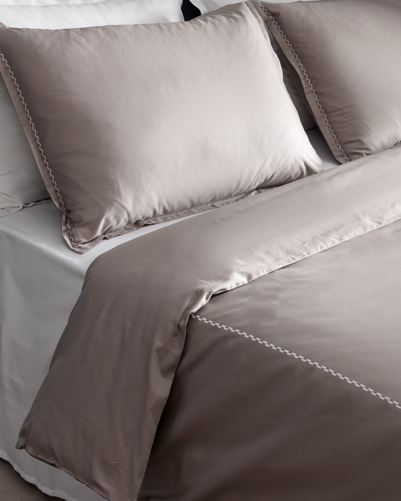 Laila Embroidered 100% Cotton Sateen Double Duvet Cover Set, Mink