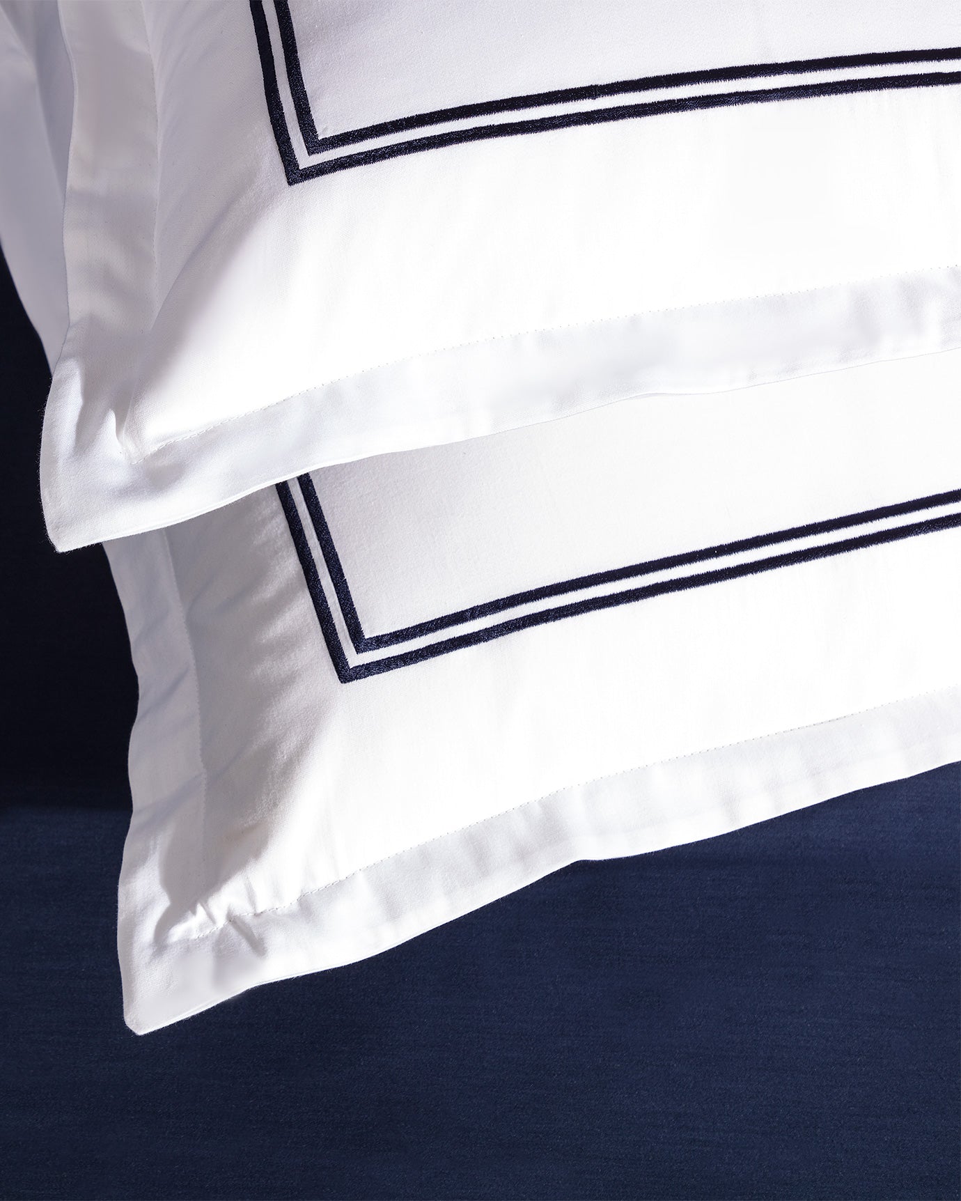 Jacinthe Family Size Embroidered Sateen Bedding Set
