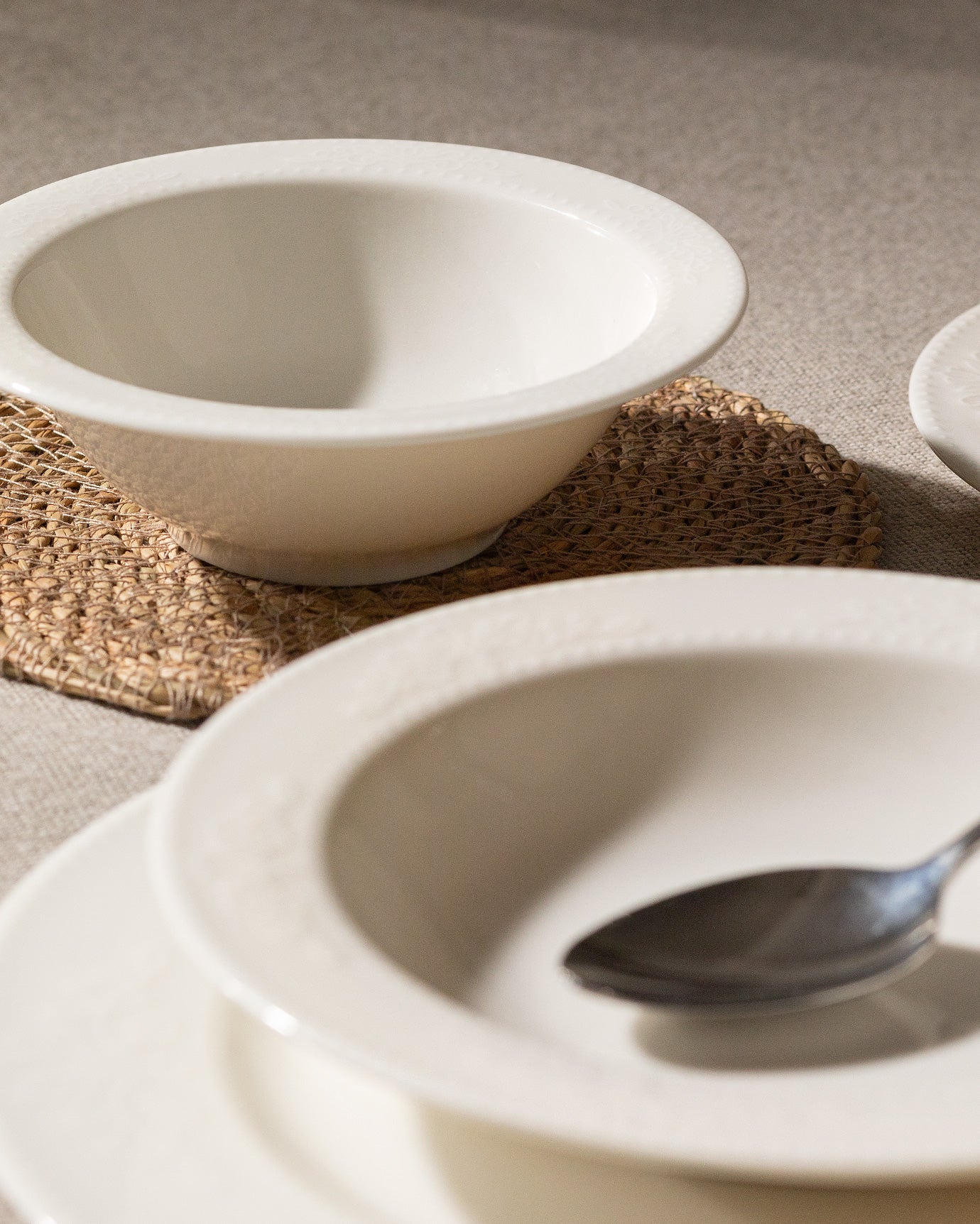 New Bone Porcelain Dinnerware Set for 6 - Relief Design