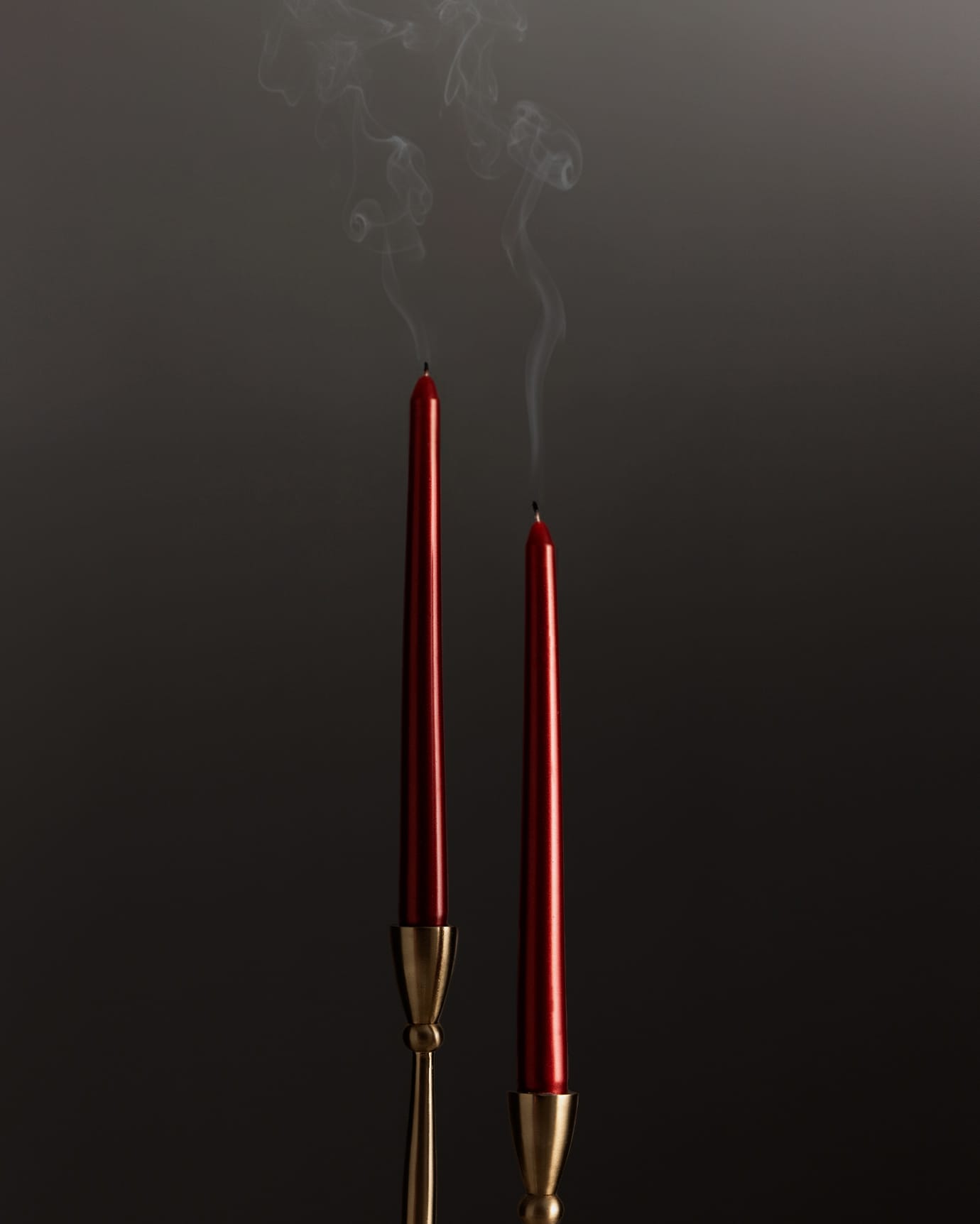 High-Quality Wax Taper Candle - Elegant Dinner Party Ambiance